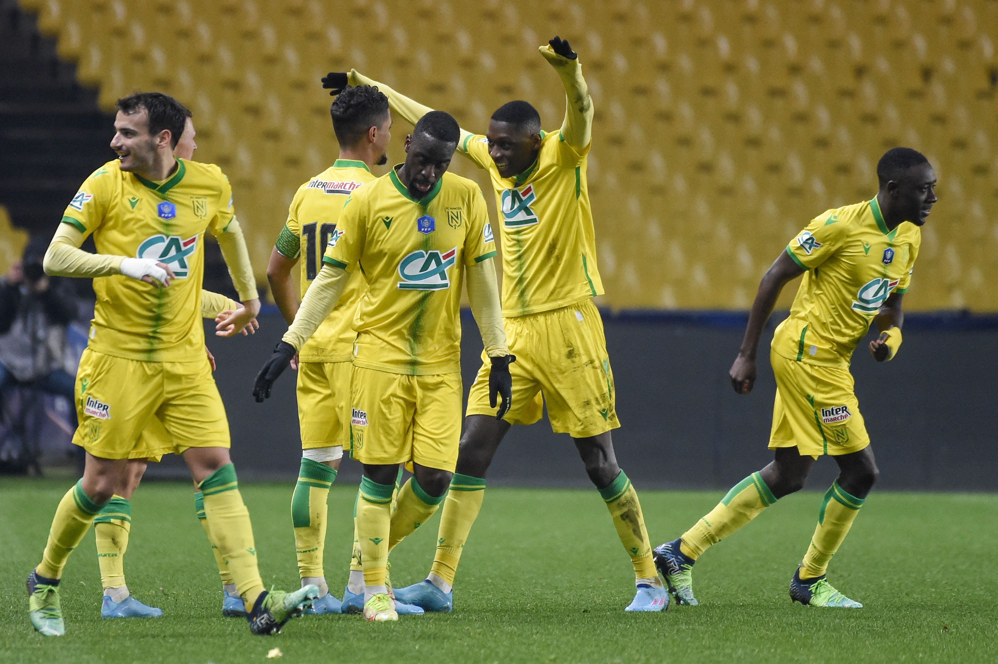 Para pemain Nantes melakukan selebrasi usai mencetak gol ke gawang Brest di laga Coupe de France