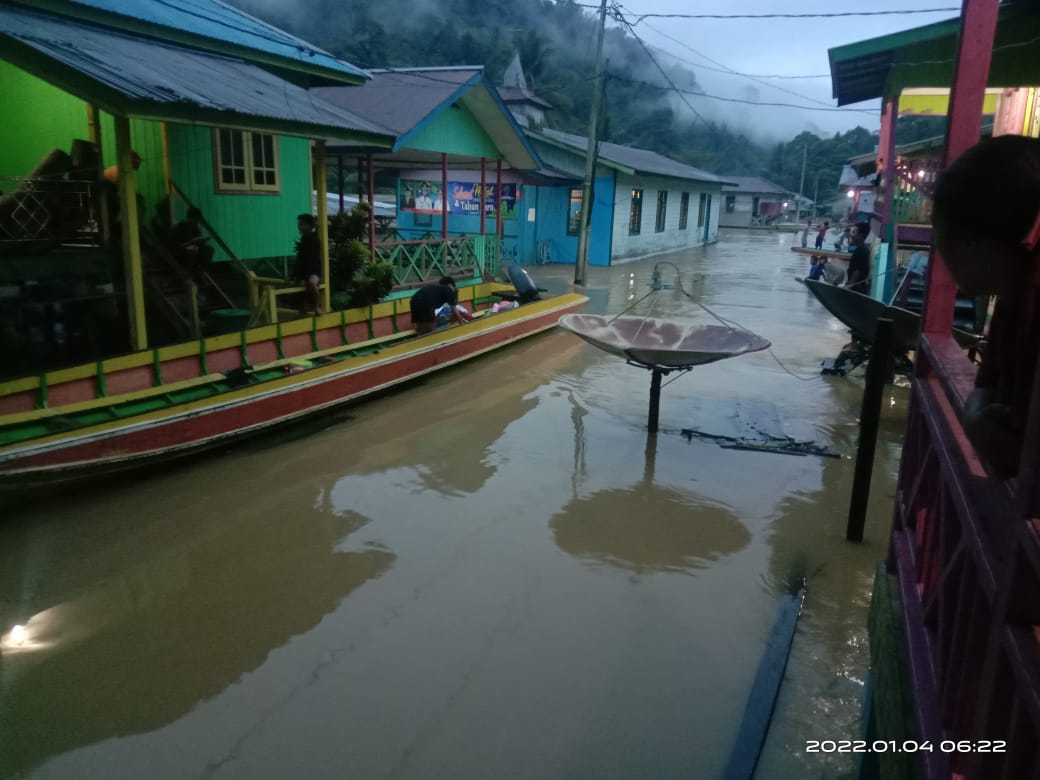 Banjir merendam sejumlah kecamatan di Nunukan, Kalimantan Utara.