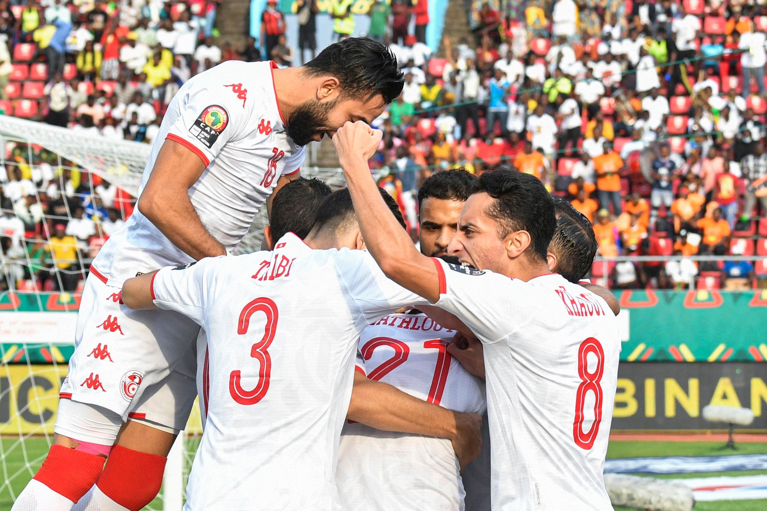 Para pemain Tunisia melakukan selebrasi usai mencetak gol ke gawang Mauritania di laga Piala Afrika.