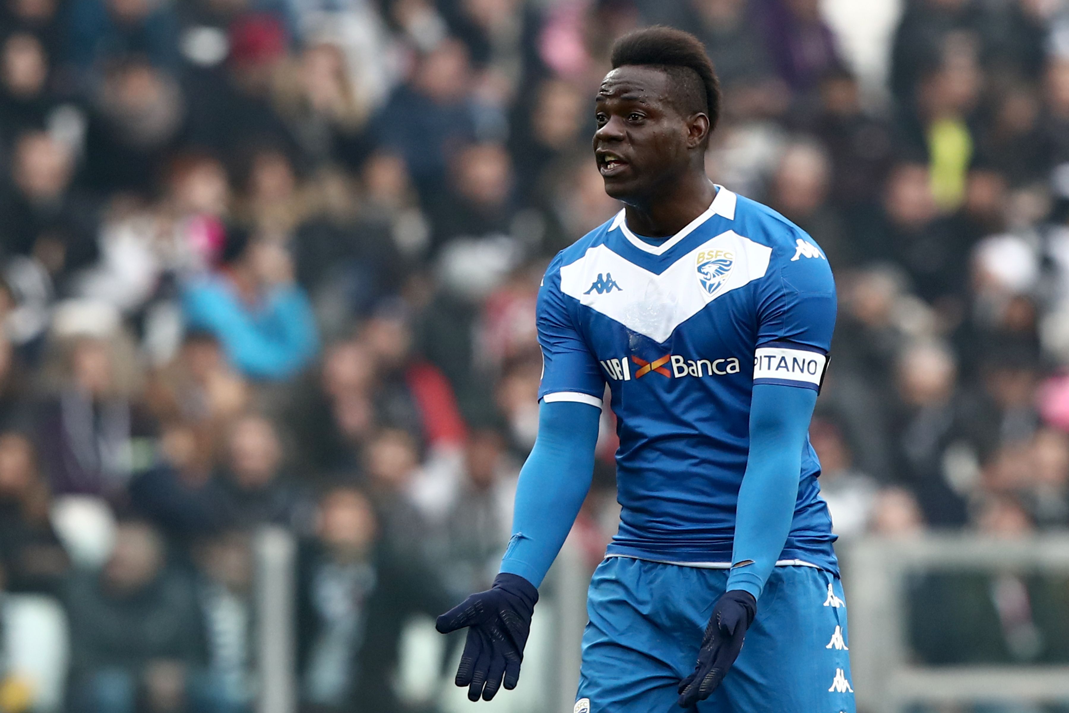 Penyerang Italia Mario Balotelli kala masih berseragam Brescia pada 16 Februari 2020.