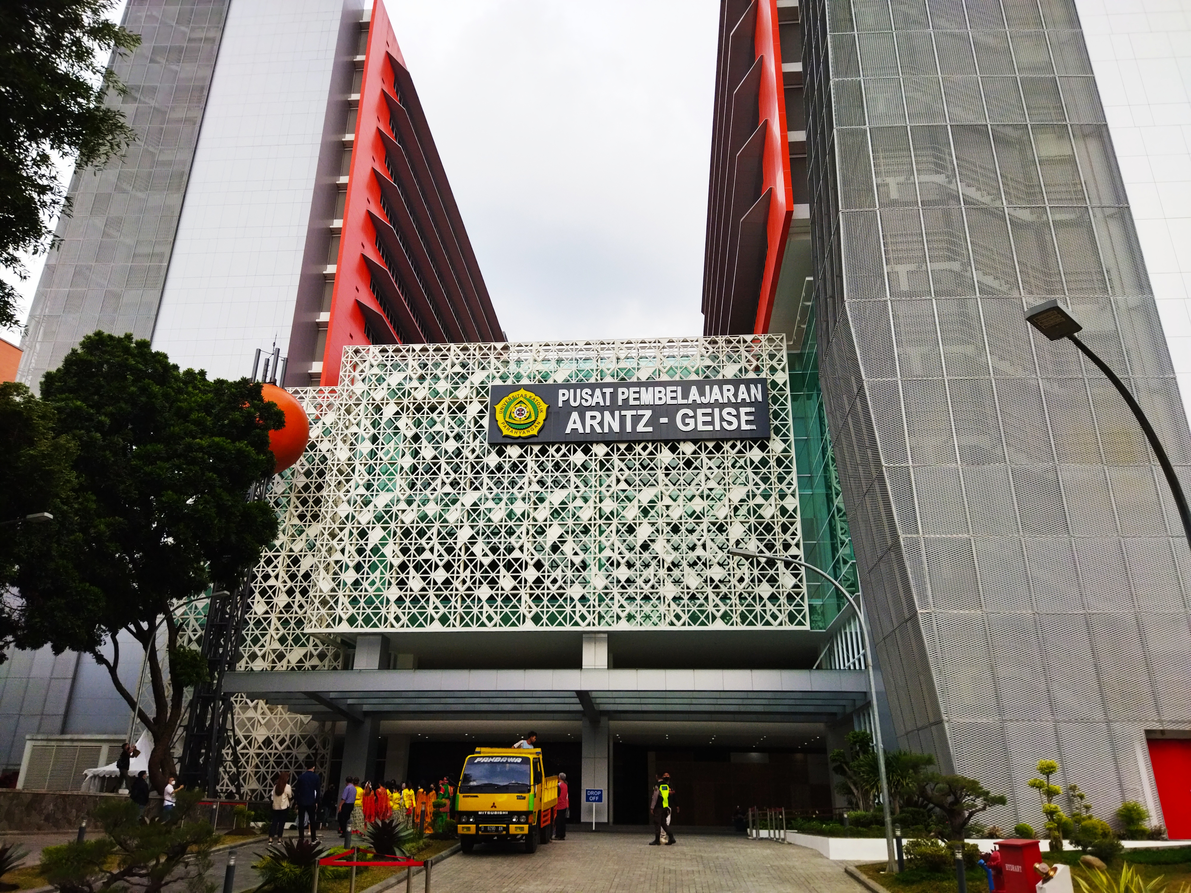 Gedung baru di kampus Unpar Bandung yang akan diresmikan Presiden Joko Widodo