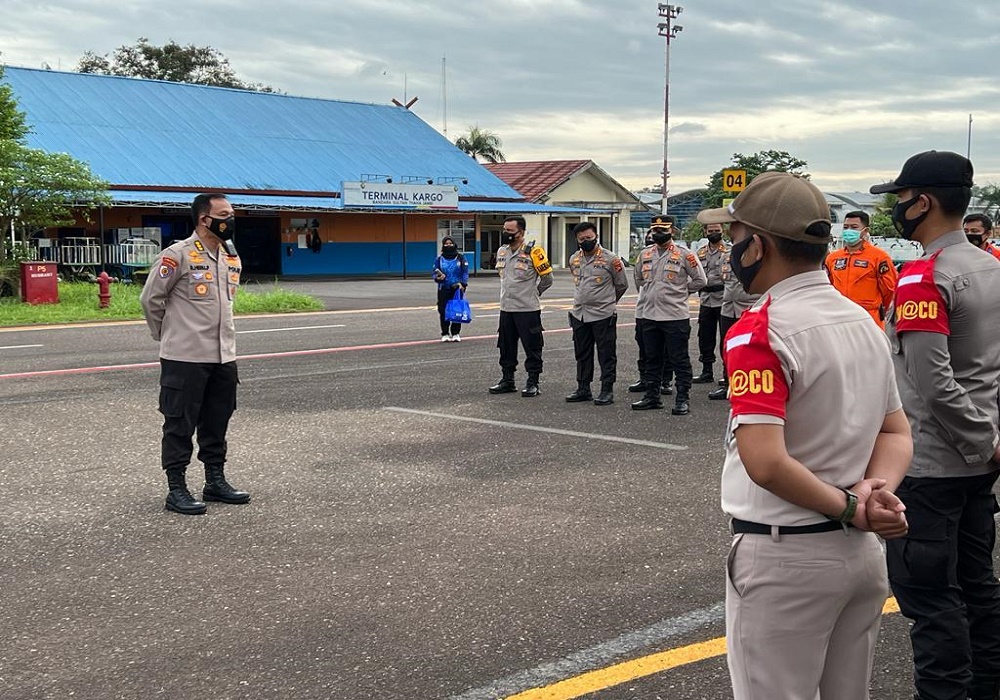 Apel sebelum pemberangkatan tenaga kesehatan dan vaksinator dari Polda Jambi ke Kerinci