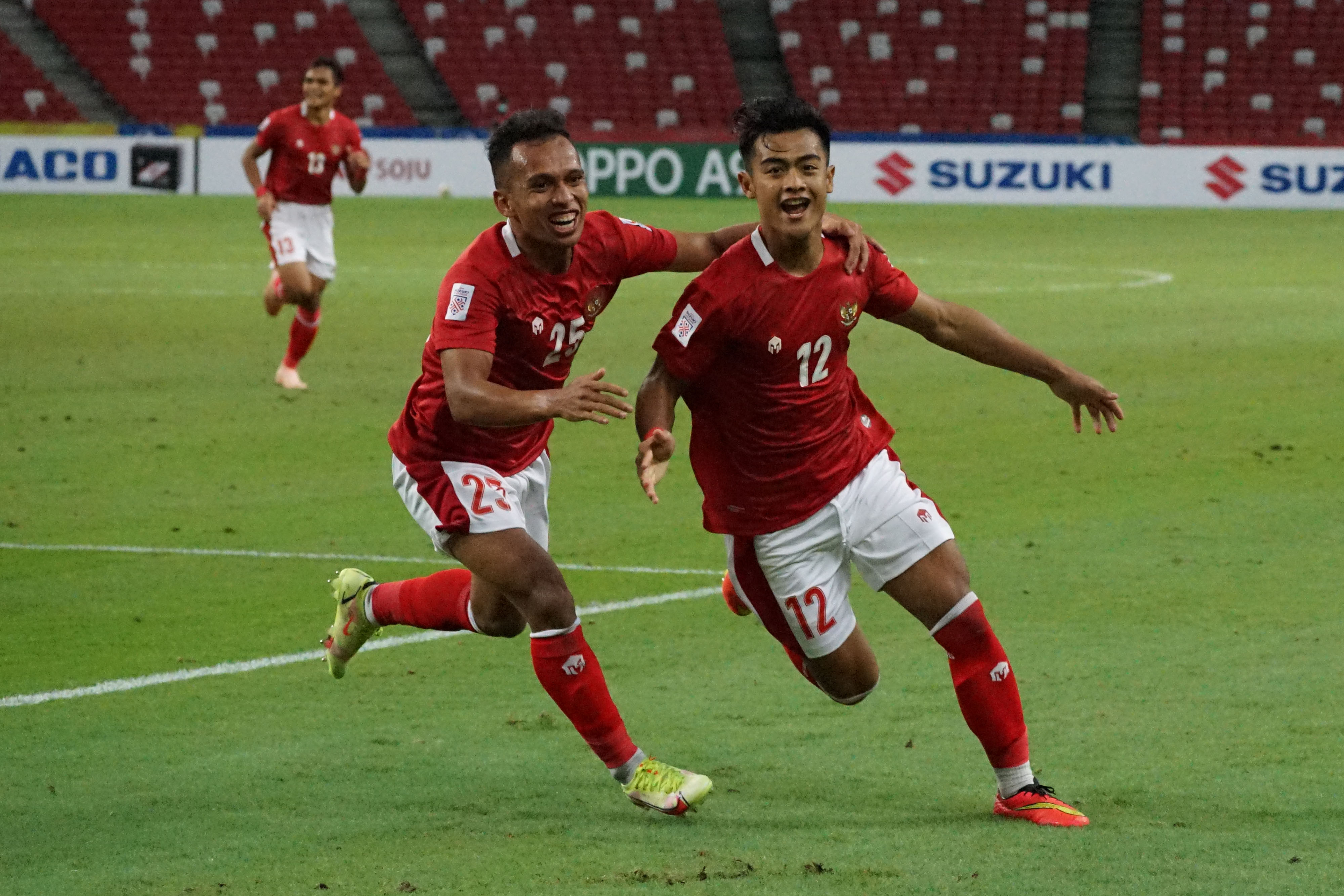 Pratama Arhan (kanan) terpilih sebagai pemain muda terbaik Piala AFF 2020.