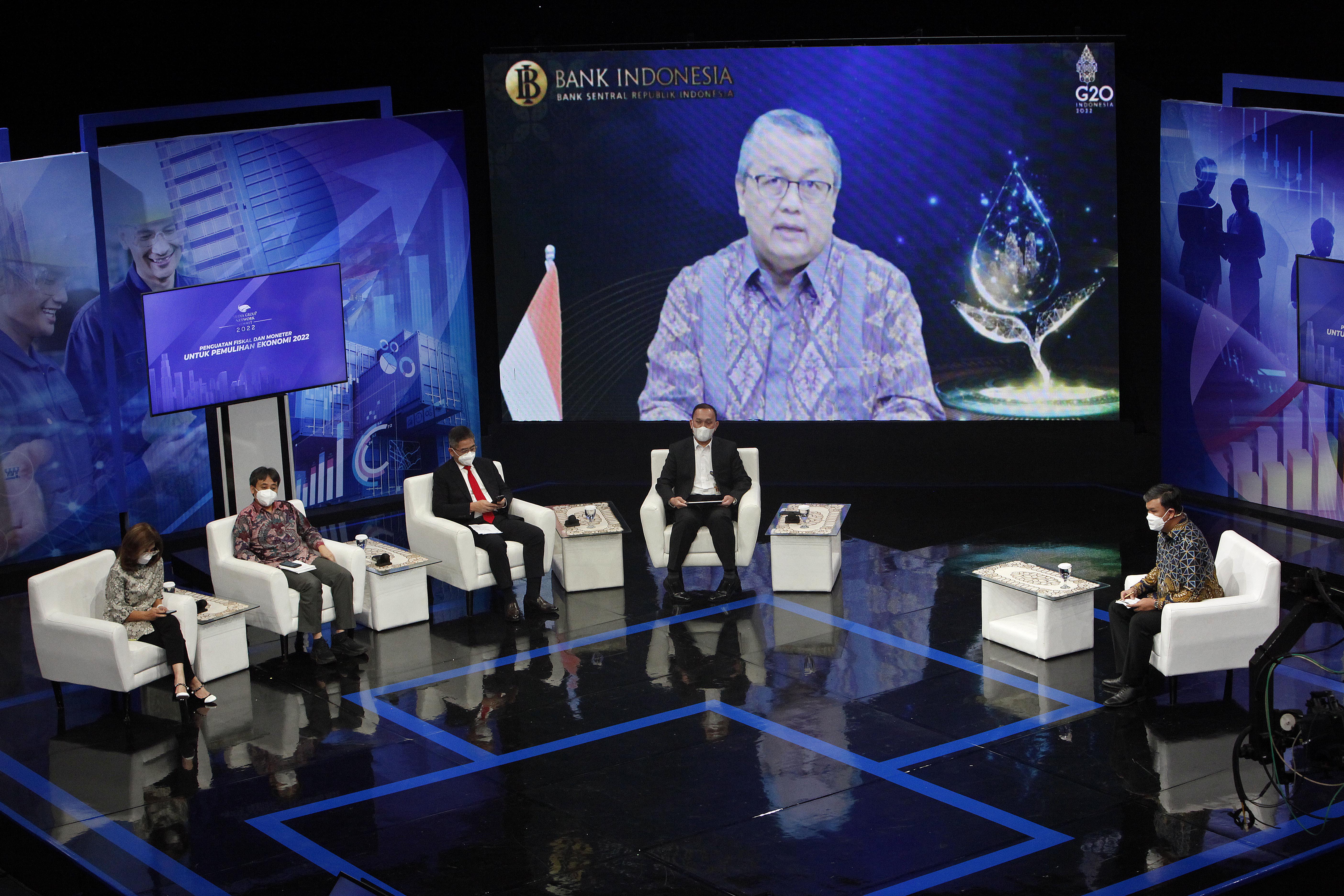 Gubernur Bank Indonesia Perry Warjiyo menyampaikan papaparannya dalam program Media Group Network (MGN) Summit 2022 di Grand Studio Metro TV