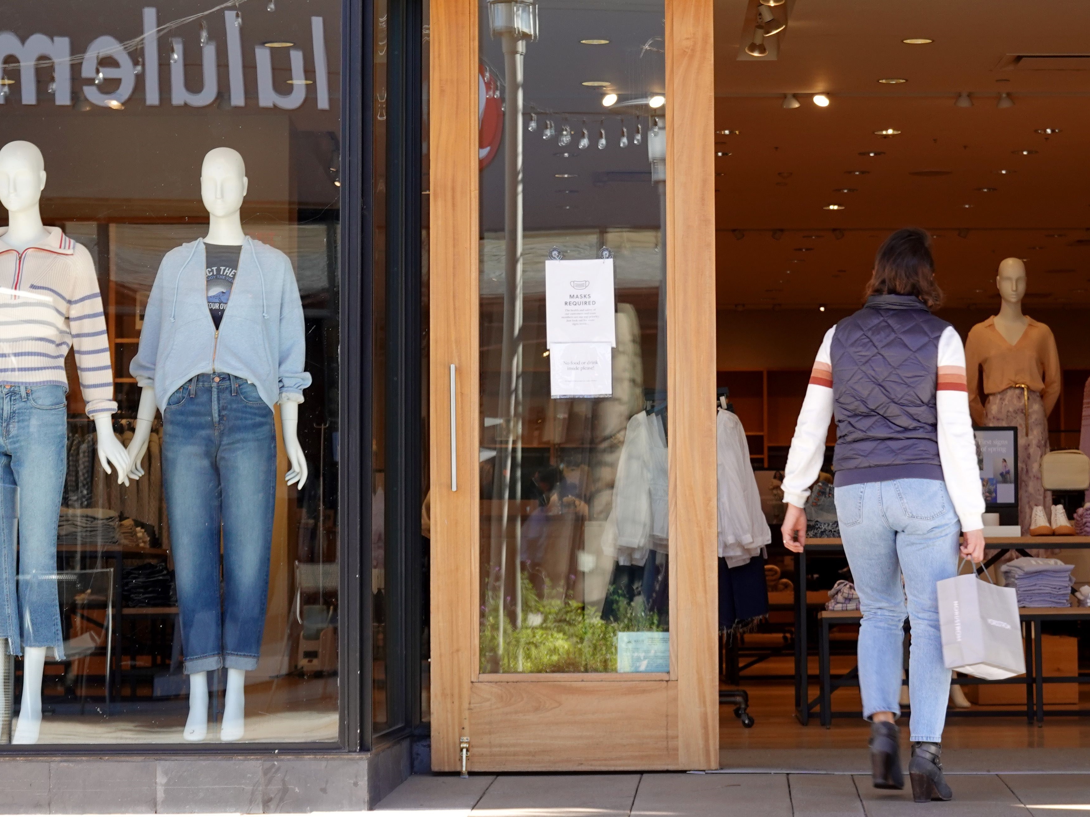 Desember, Gaji Naik Pengeluaran Turun Inflasi AS Melambat