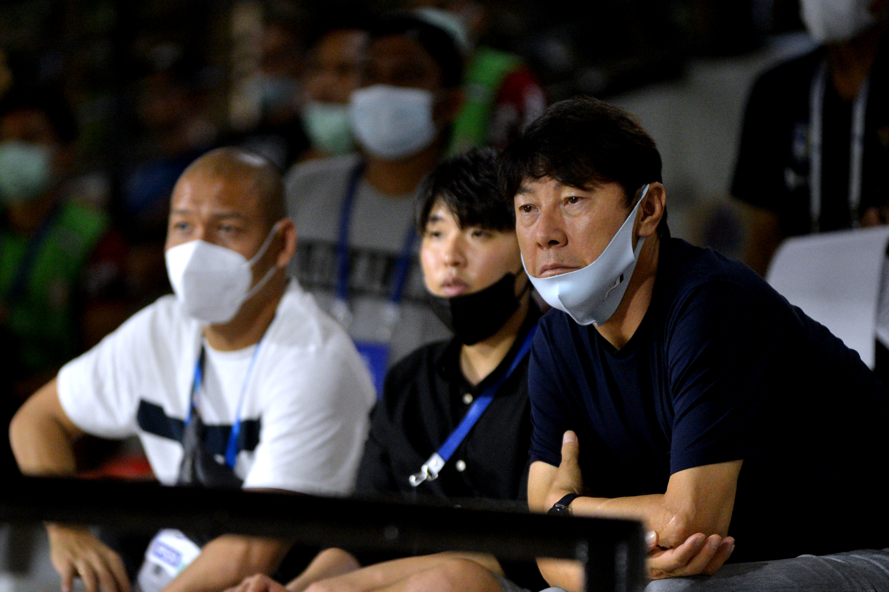 Pelatih timnas Indonesia Shin Tae-yong (kanan)