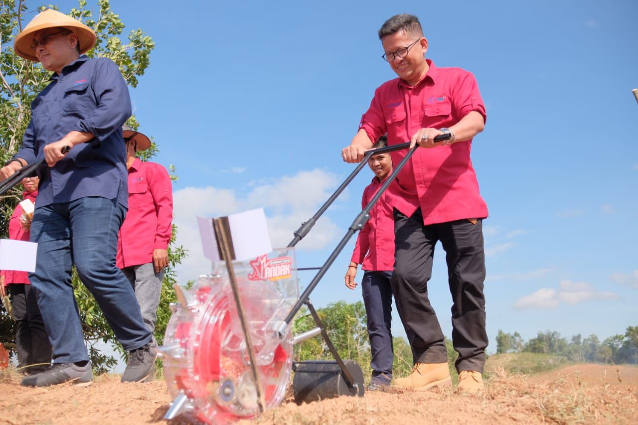 Direktur Utama PT RNI Arief Prasetyo Adi saat kunjungan kerja ke fasilitas peternakan milik PT BULS.