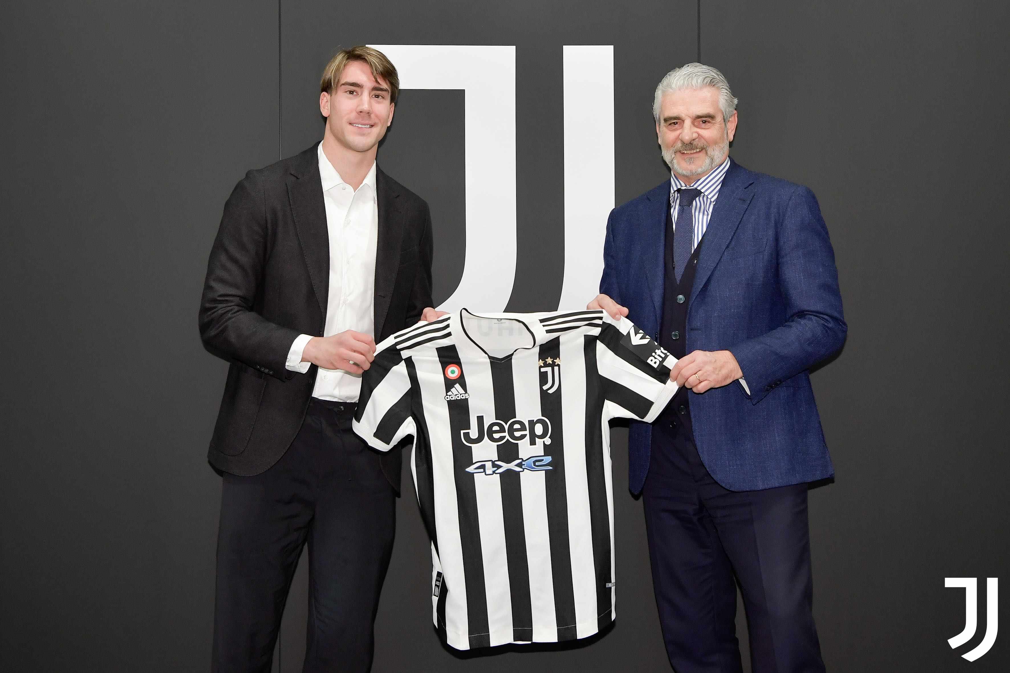 Dusan Vlahovic resmi bergabung dengan Juventus