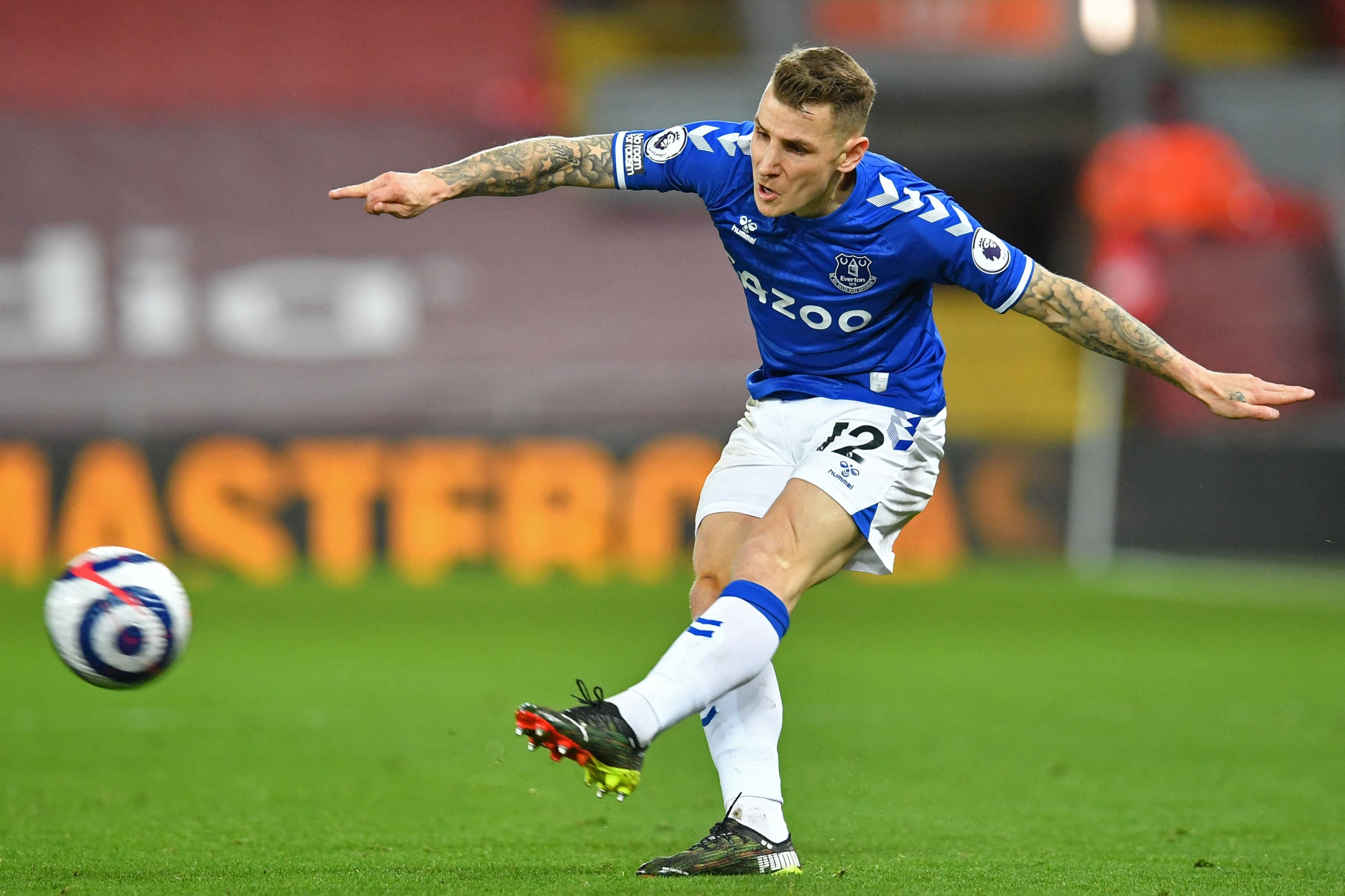 Pemain Prancis Lucas Digne bergabung ke Aston Villa dari Everton.