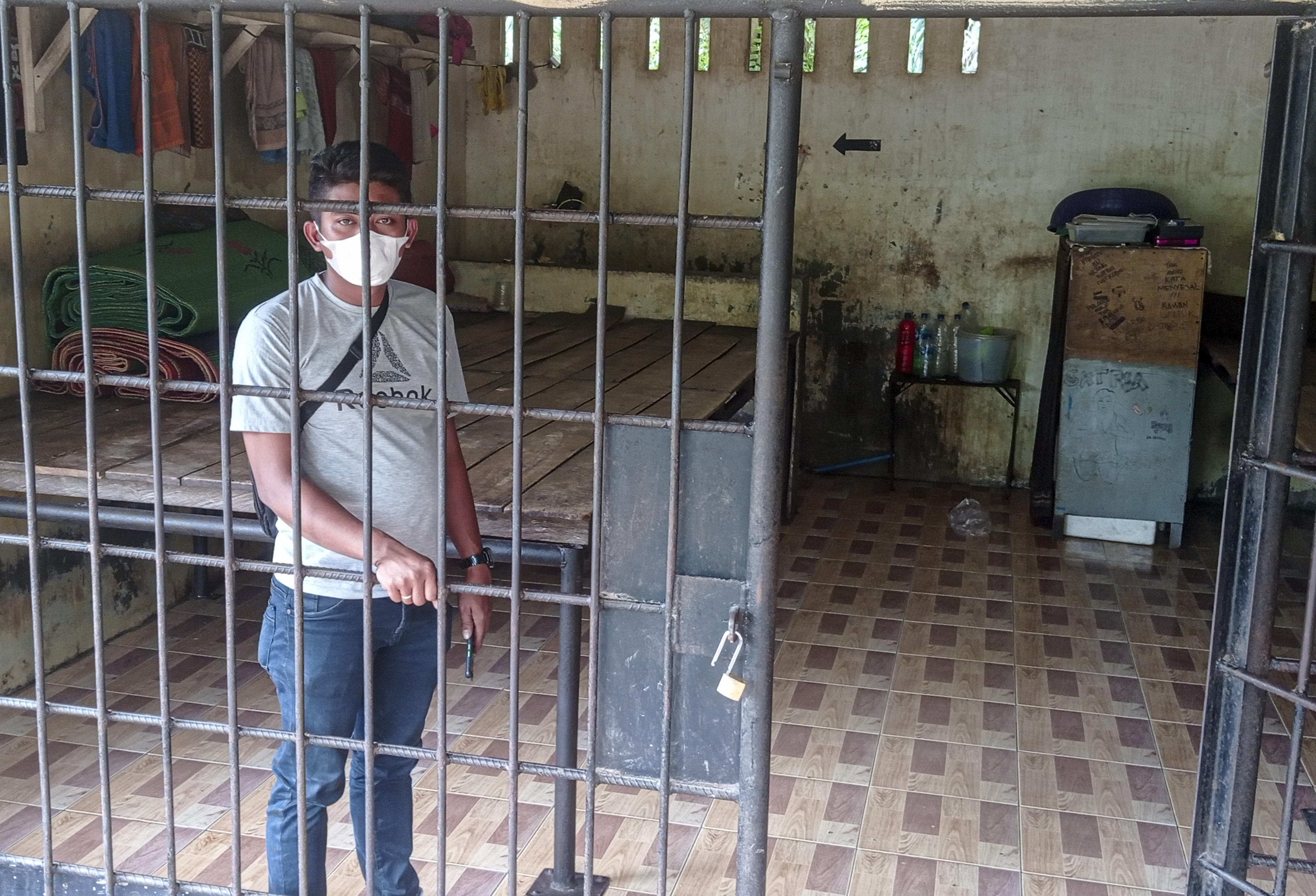 Terali besi untuk menahan buruh sawit di rumah Bupati Langkat, Sumatra Utara