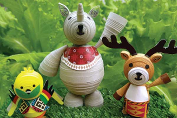 Boneka kertas pajangan maskot Asian Games 2018. 