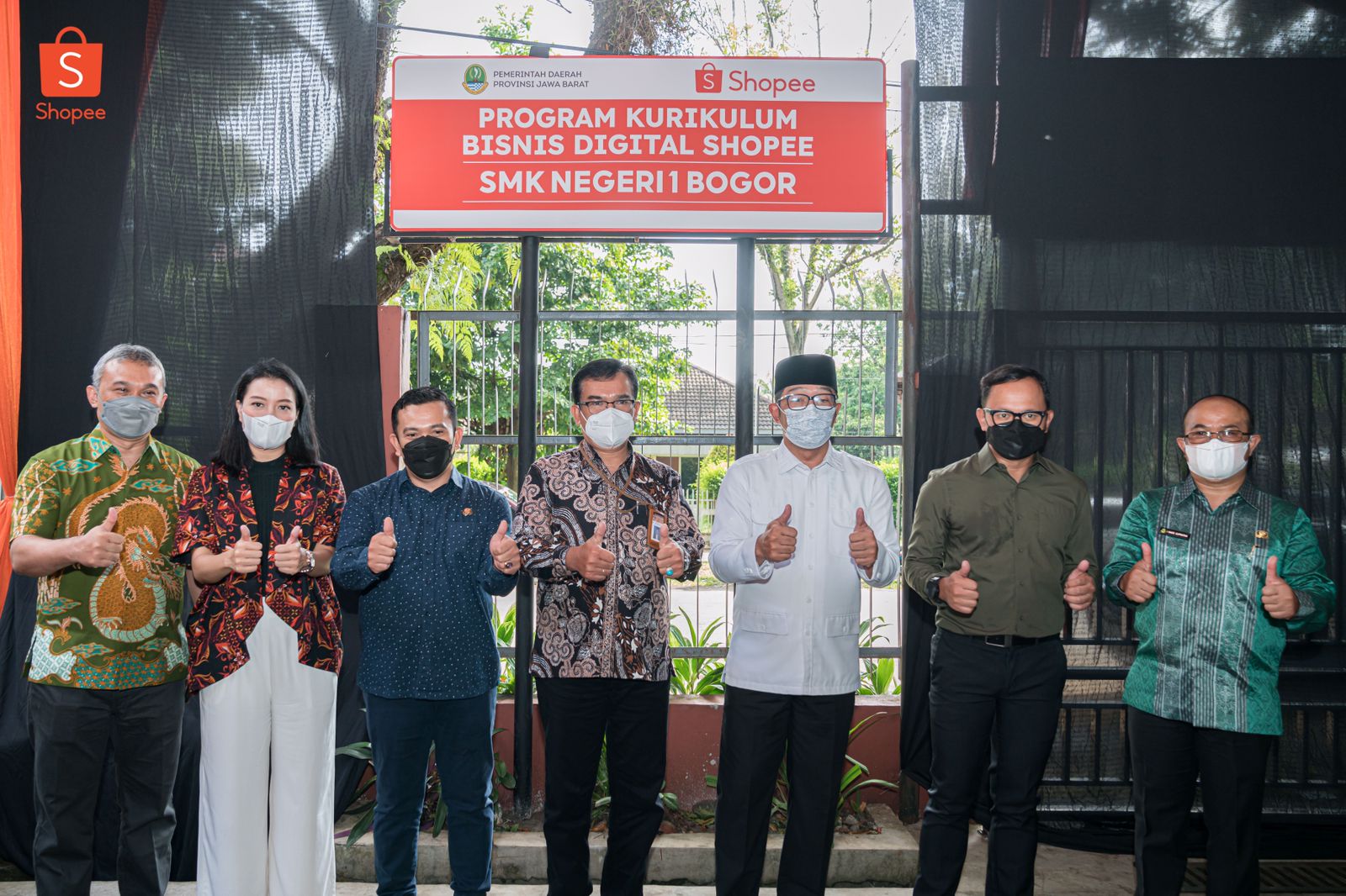 Pembukaan kurikulum bisnis digital Shopee di SMKN 1 Bogor oekh Gubernur Jabar Ridwan Kamil 