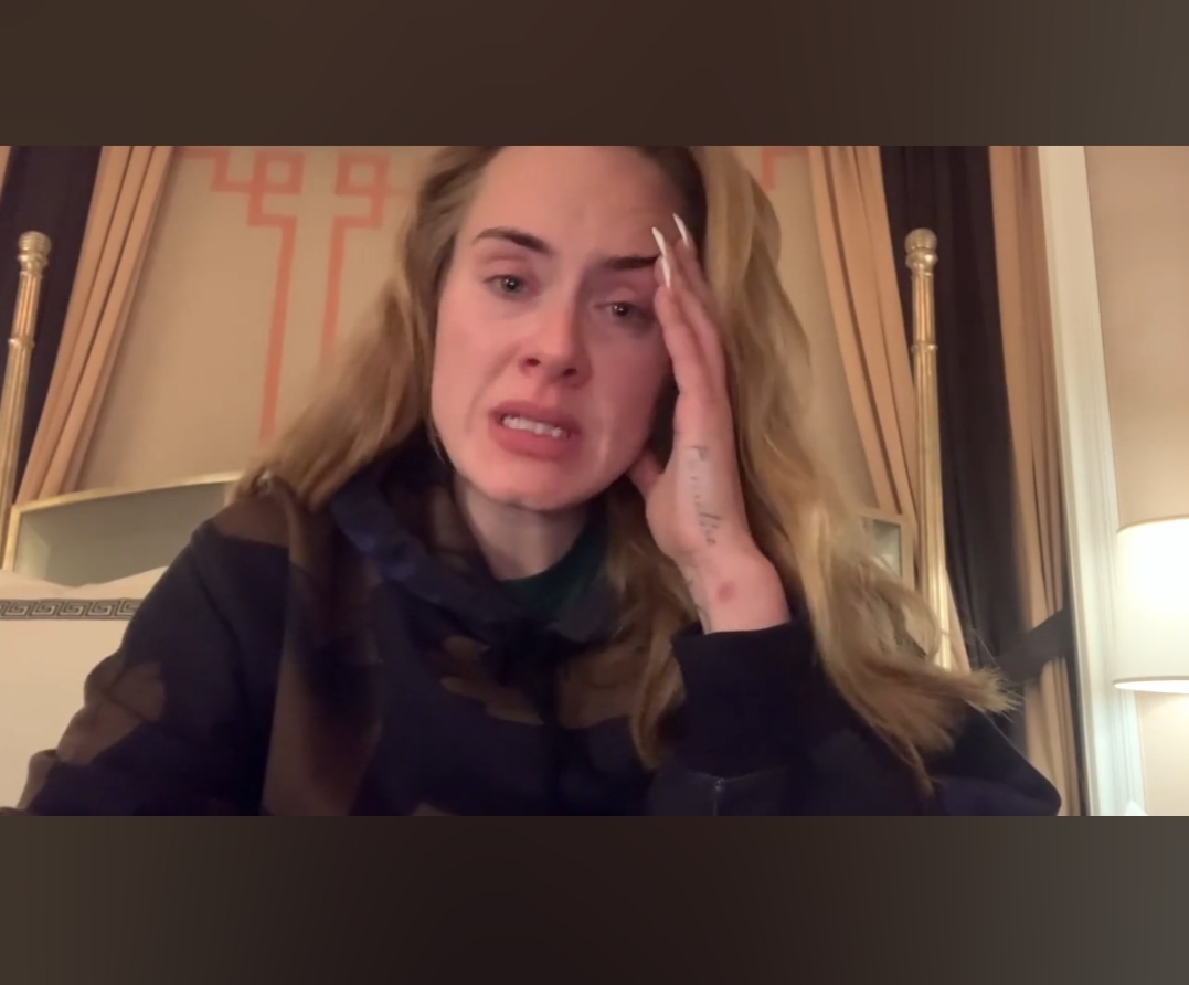 Adele Minta Maaf dan Menangis di Instagram