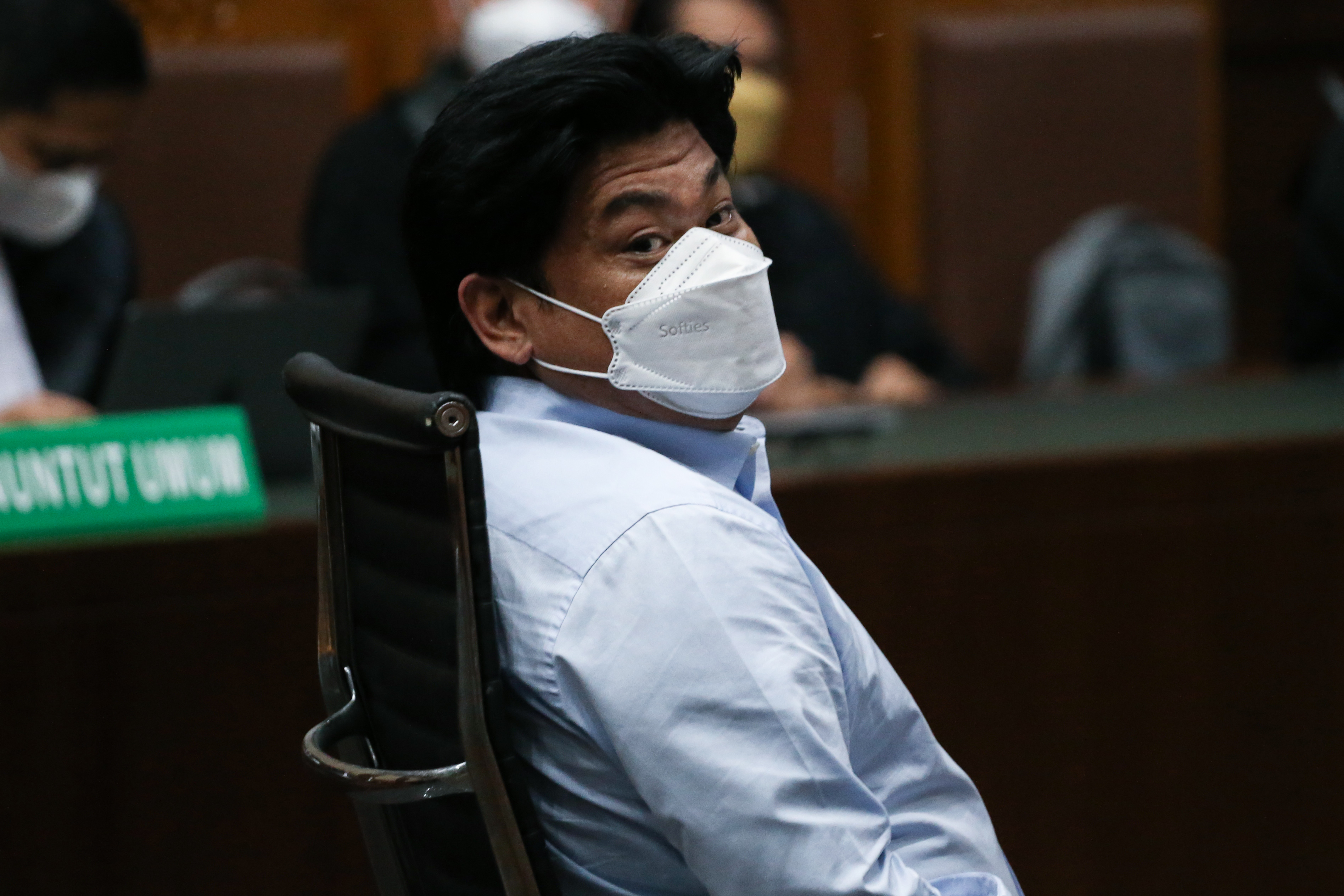 Terdakwa Presiden Komisaris PT Trada Alam Minera Heru Hidayat bersiap menjalani sidang vonis di Pengadilan Tipikor, Jakarta, Selasa (18/1).