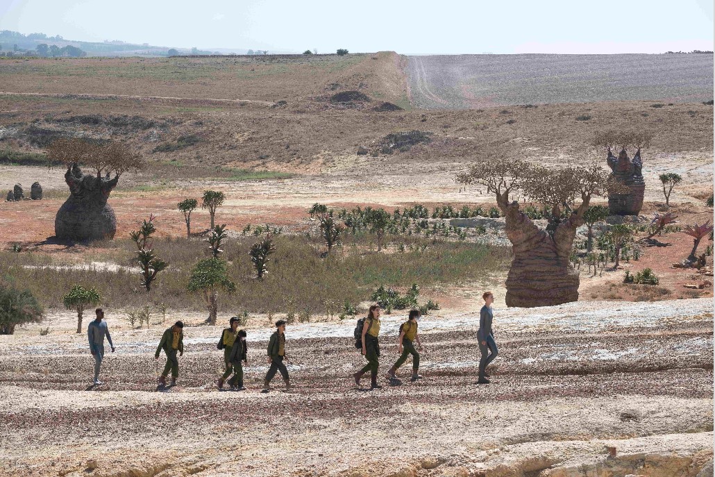 Cuplikan adegan di serial Raised by Wolves