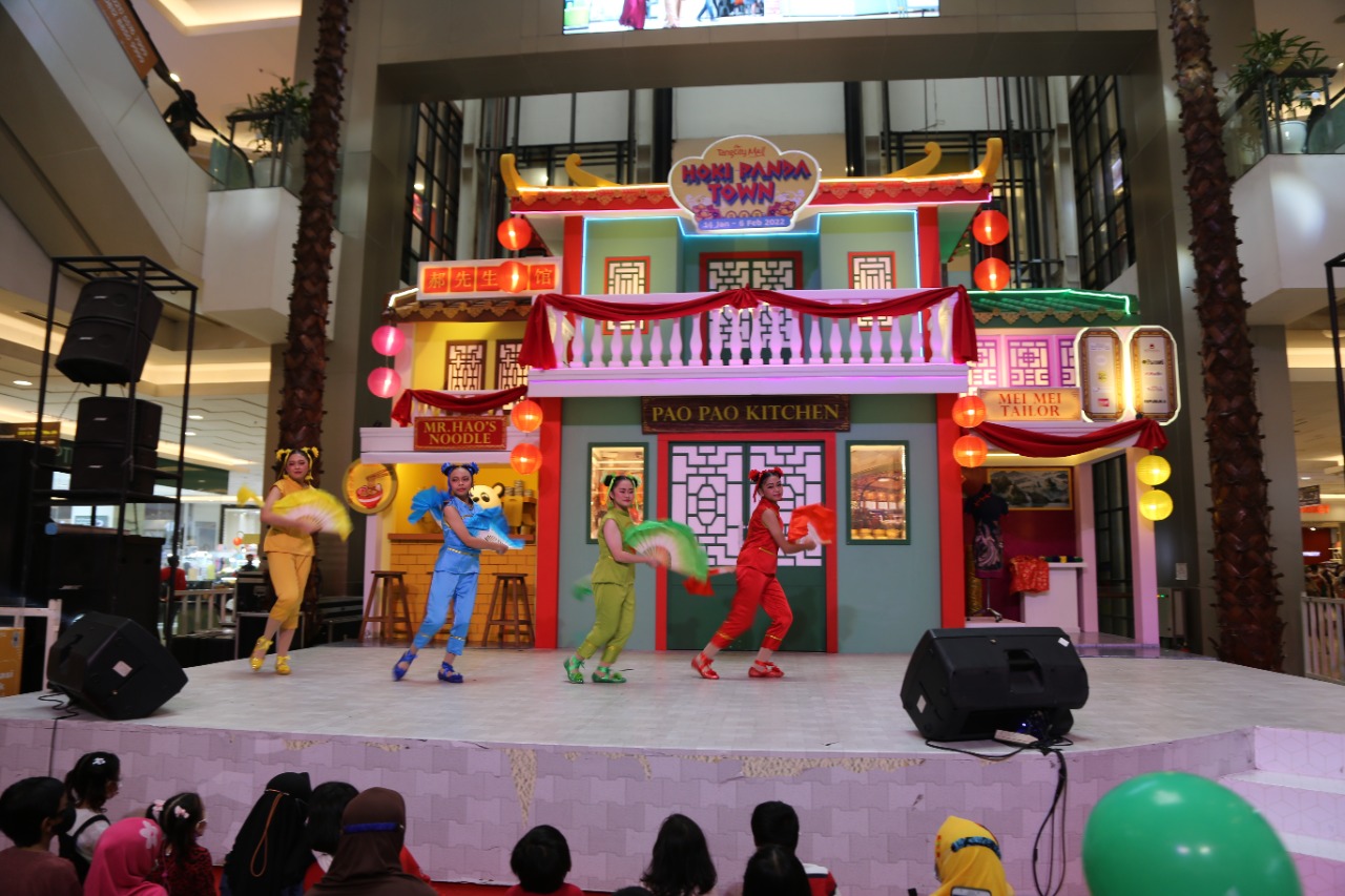 Program Hoki Panda Town di Tangcity Mall menyambut imlek