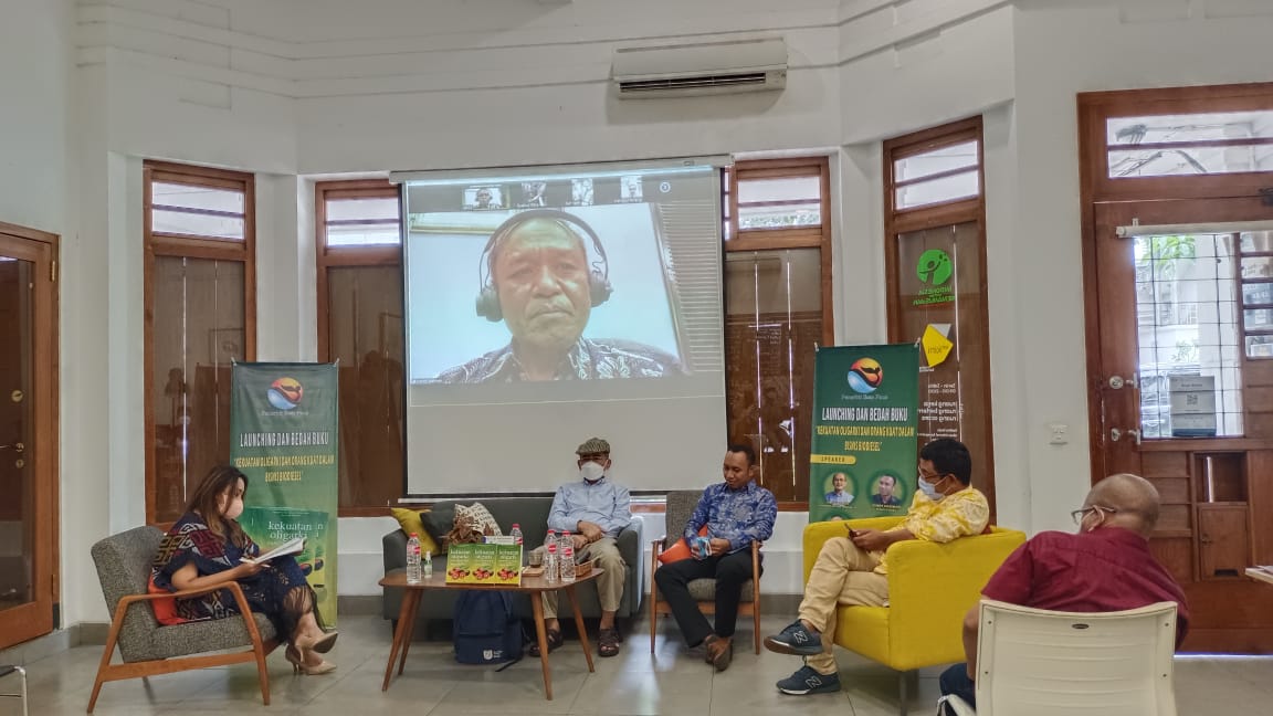 Lauching dan bedah buku “Kekuatan Oligarki dan Orang Kuat Dalam Bisnis Biodiesel” di Jakarta, Senin (31/1). 