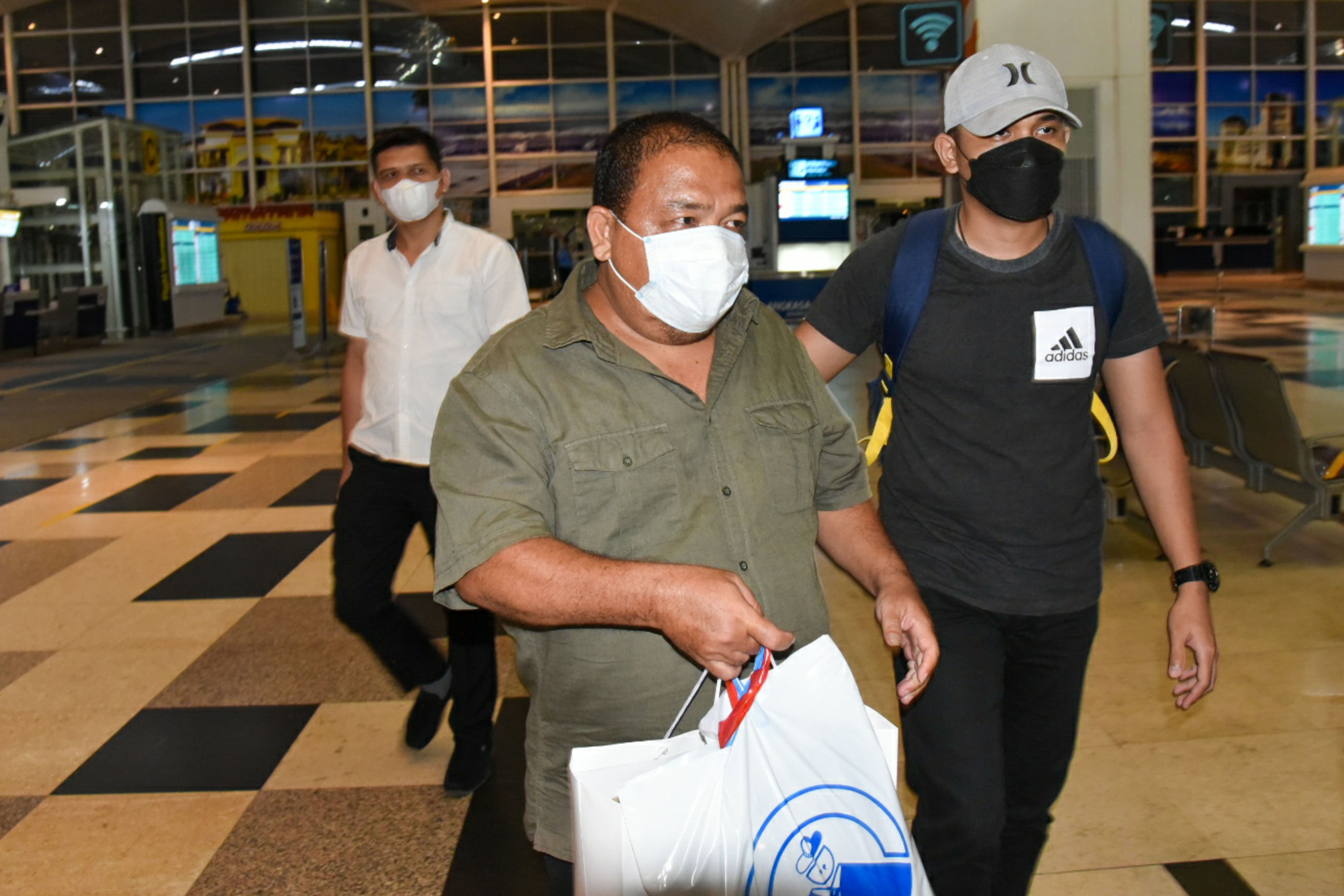 Bupati Langkat Terbit Rencana Perangin Angin (tengah) 