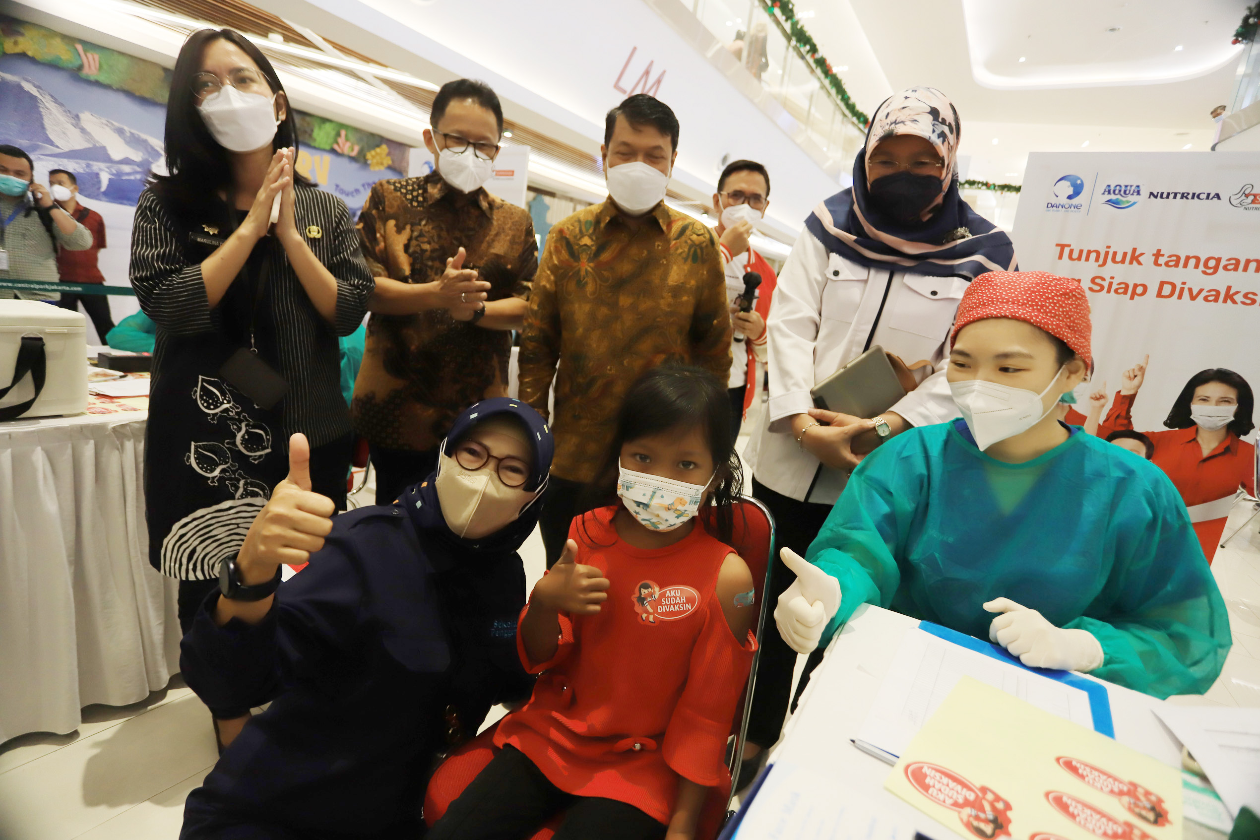 Kegiatan Sentra Vaksin Generasi Maju dengan sasaran vaksinasi Covid-19 bagi anak-anak yang berusia 6-19 tahun di Jakarta.