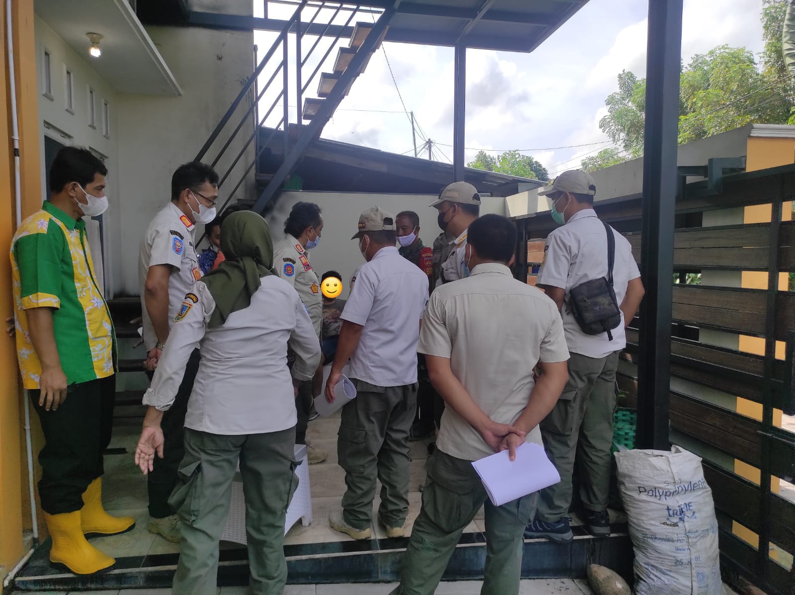 Satpol PP Kudus melakukan razia penyakit masyarakat dengan menyasar kos-kosan di Kudus, Jumat (28/1/2022).