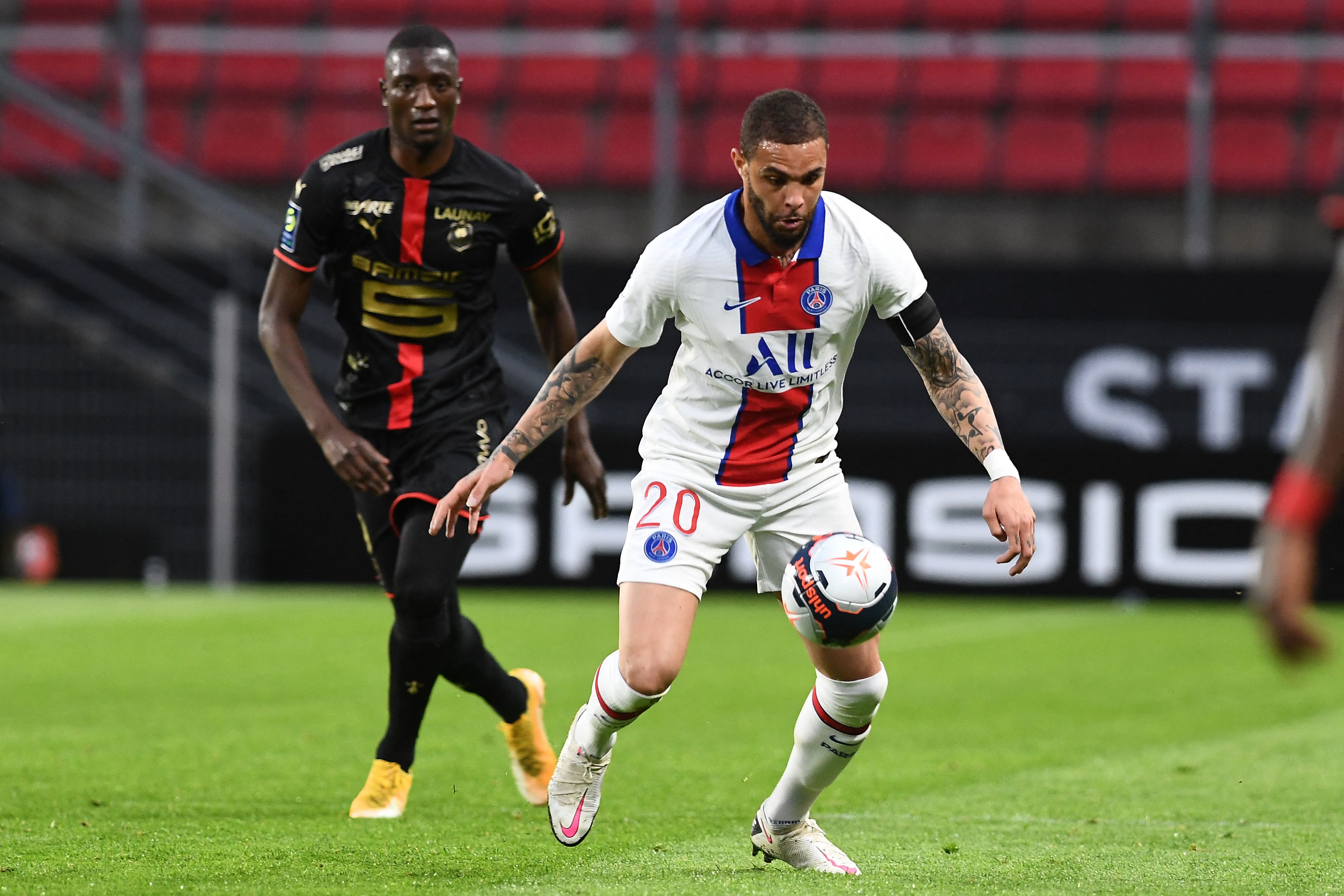 Bek PSG Layvin Kurzawa