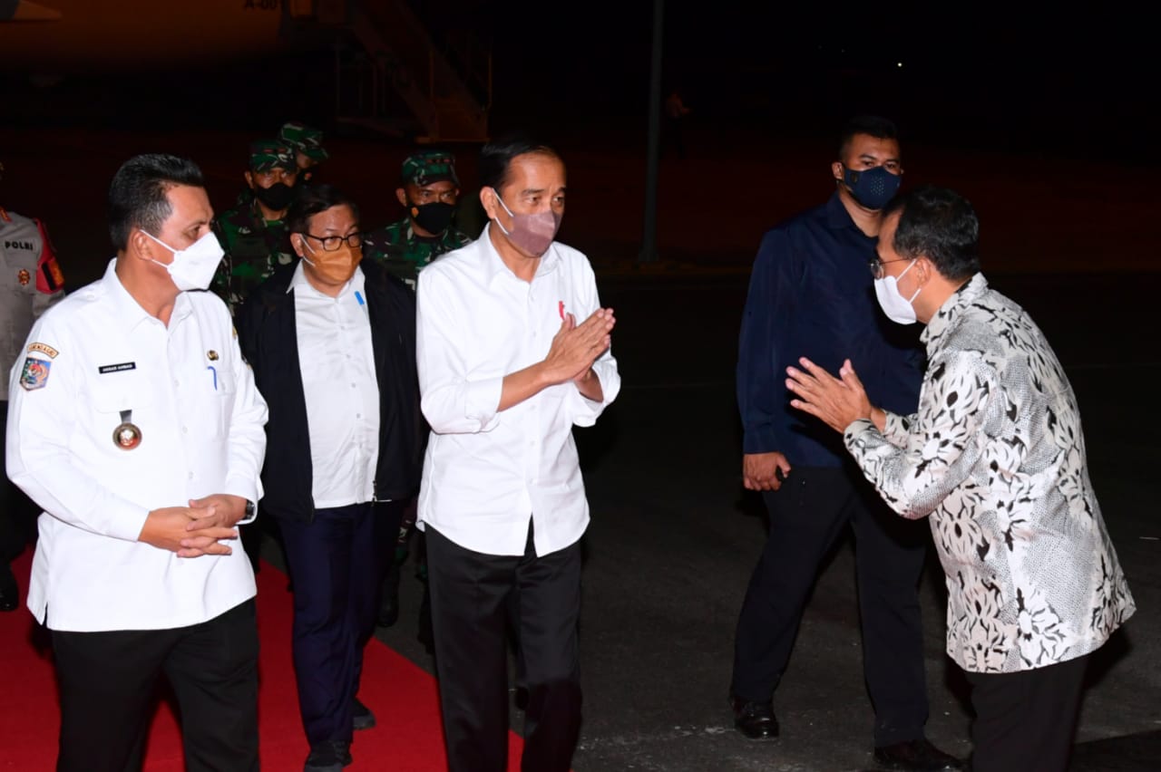 Presiden Joko Widodo tiba di Bandara Raja Haji Fisabilillah, Bintan, Kepulauan Riau