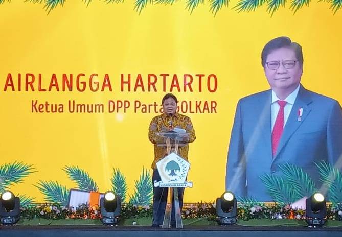 Ketua Umum DPP Golkar Airlangga Hartarto menghadiri Perayaan Natal Nasional Partai Golkar 2021 di Salatiga, Jateng, Sabtu (29/1).
