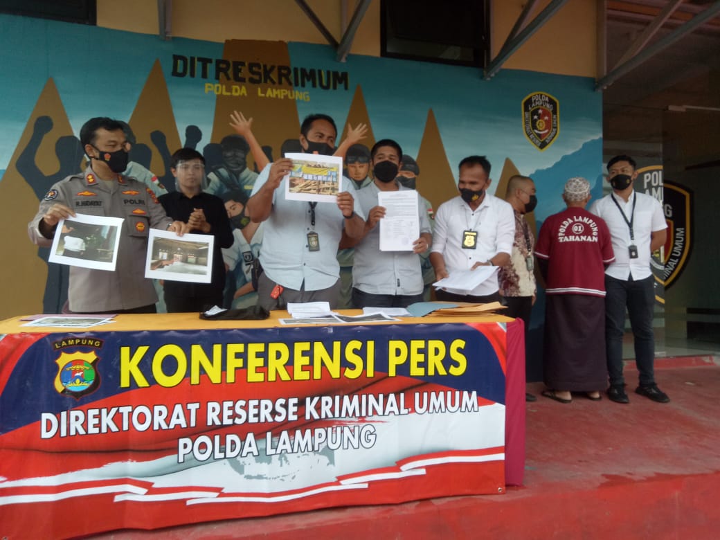 Konferesi pers kasus pelarangan beribadah di Tulang Bawang, Lampung.  