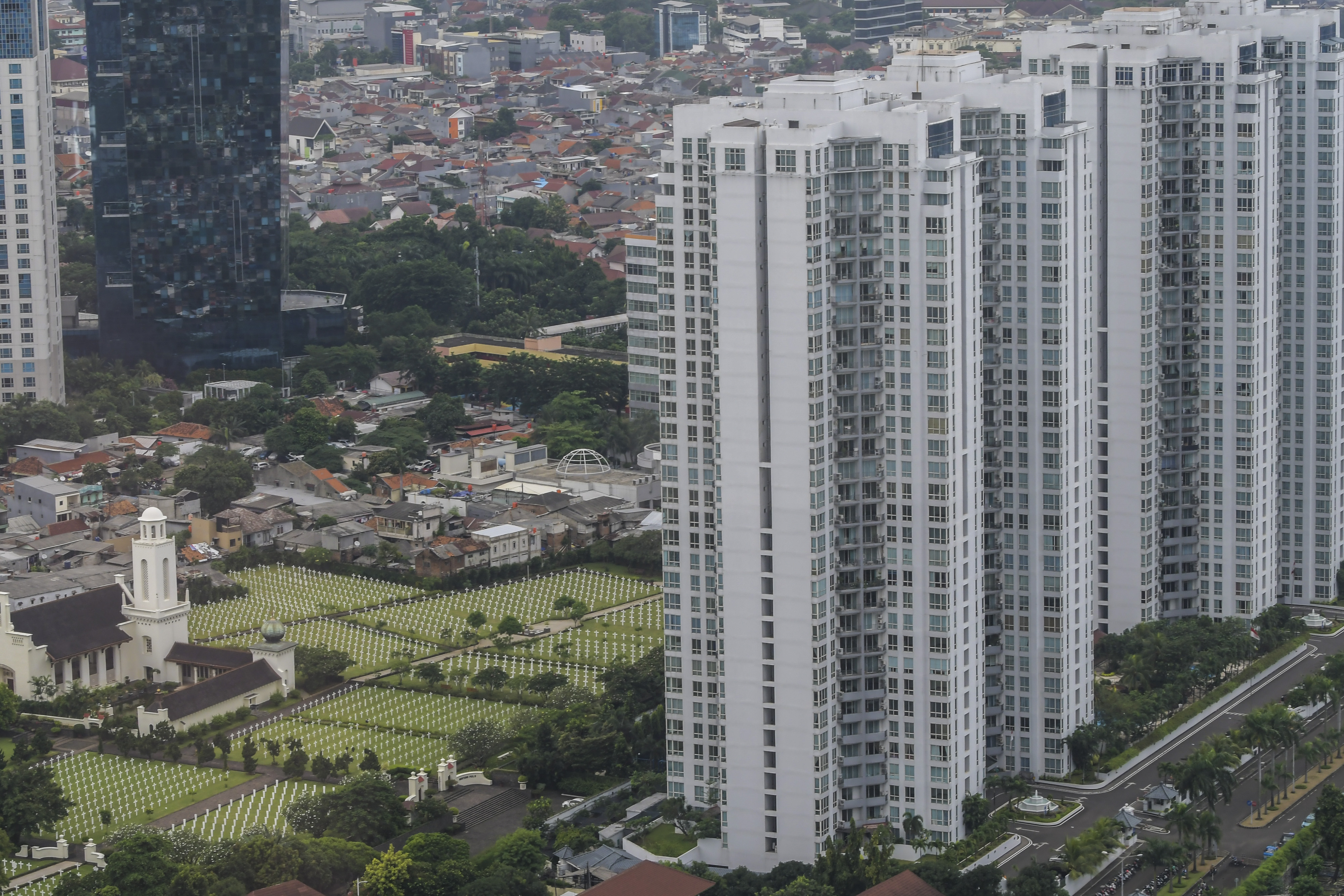 Pemandangan gedung bertingkat di Jakarta