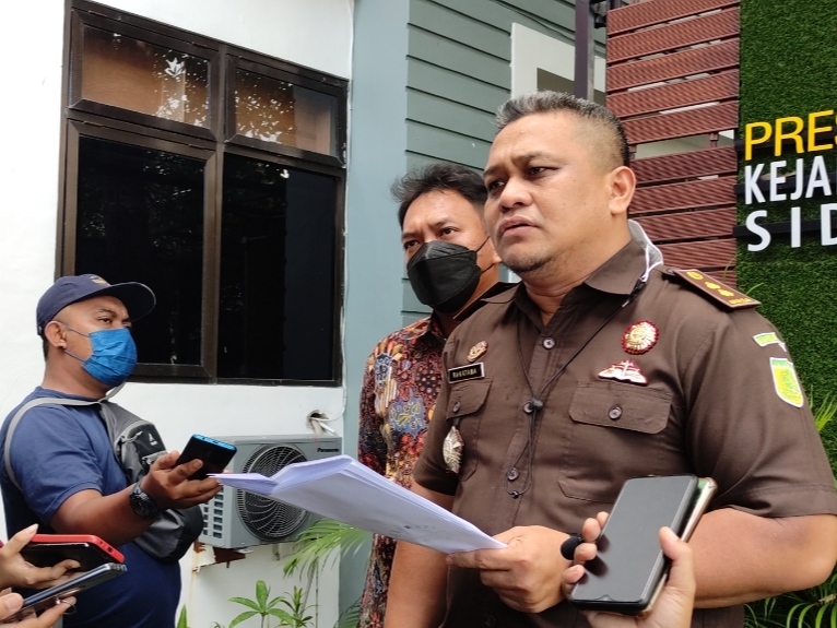 Kepala Seksi Intelijen Kejari Sidoarjo Aditya Rakatama.