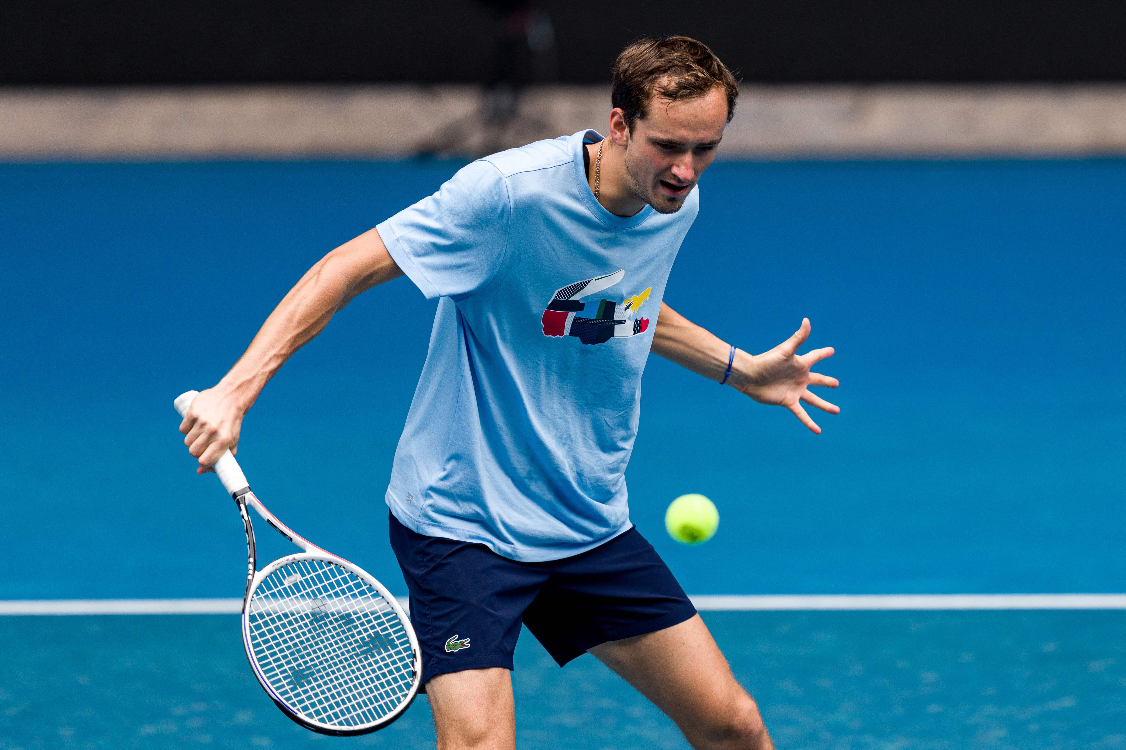 Petnis peringkat 2 dunia Daniil Medvedev berlatih jelang Australia Terbuka