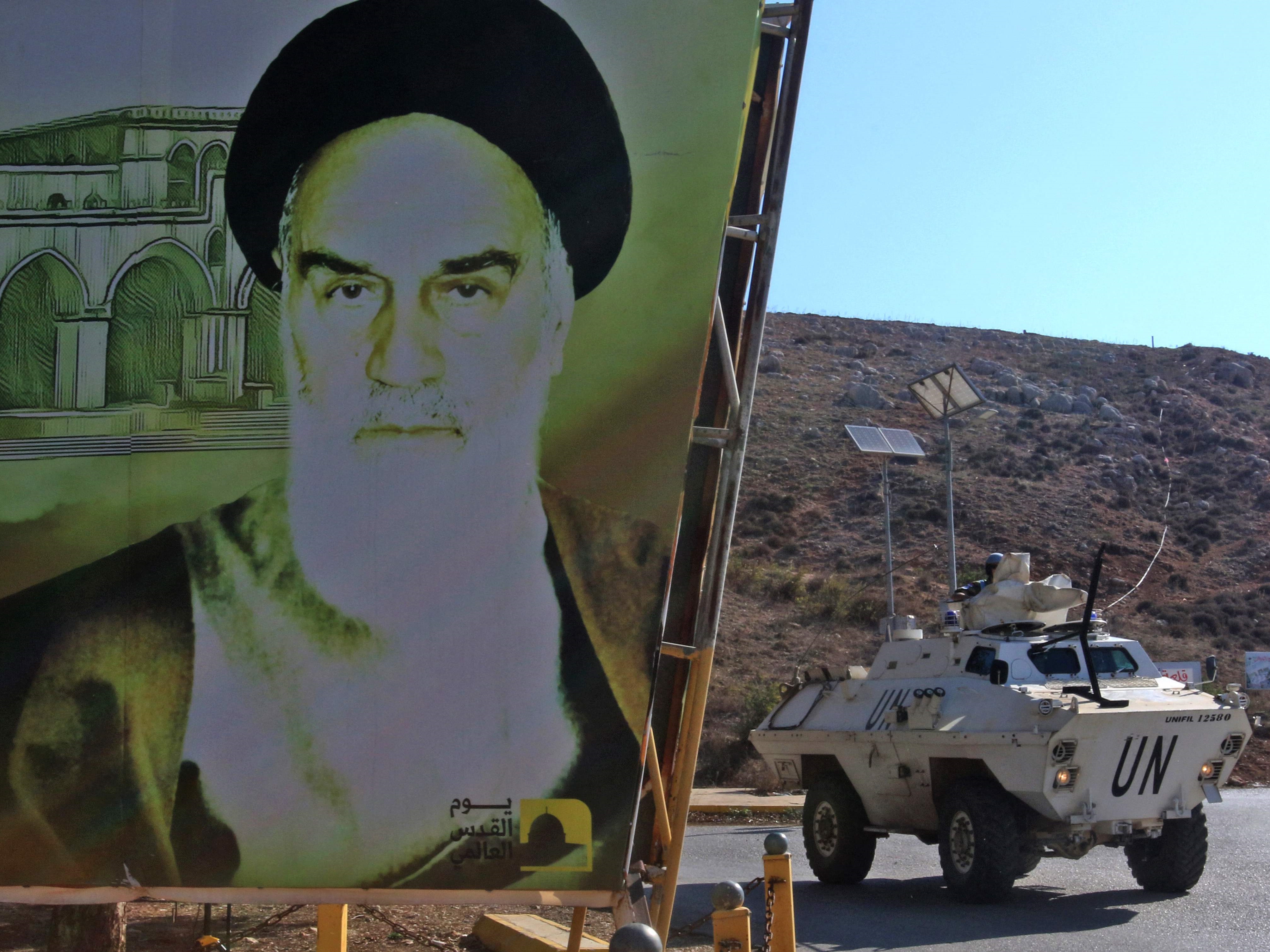 Kendaraan pengangkut personel lapis baja dari United Nations Interim Force in Lebanon (UNIFIL) di Libanon selatan.