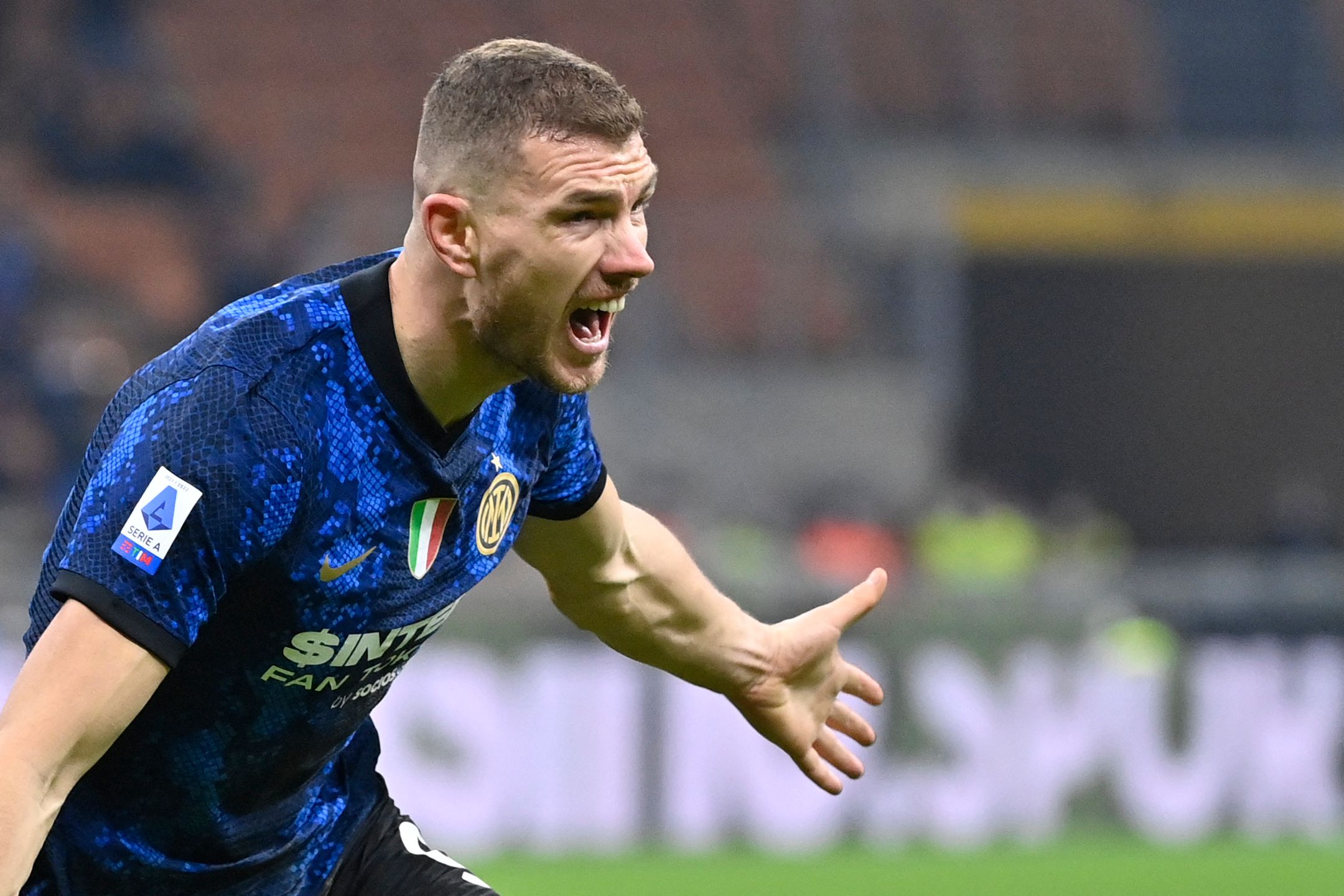 Pemain penyerang dari Bosnia Edin Dzeko