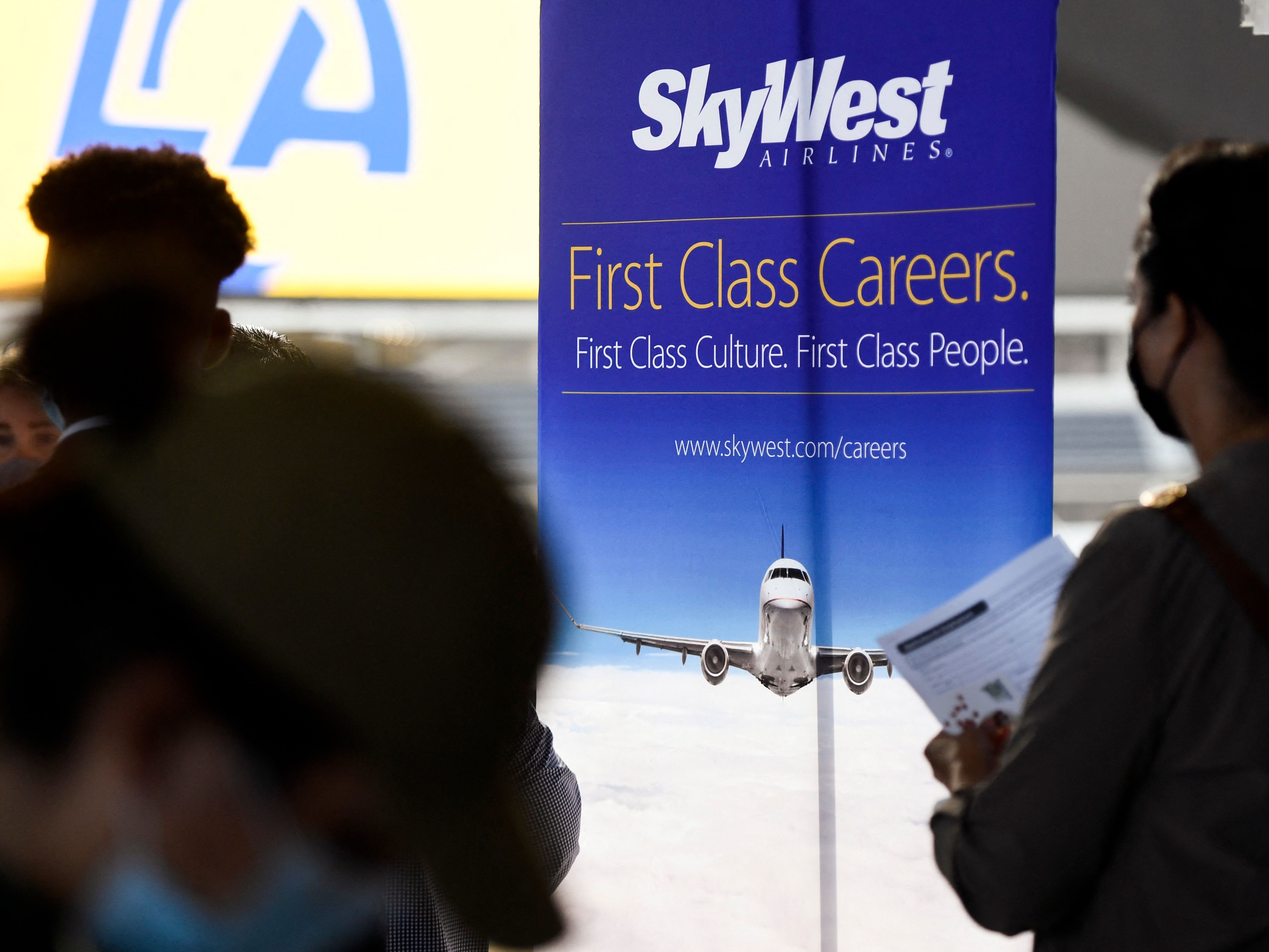 Lebih dari 2.700 Penerbangan Dibatalkan, Bandara Amerika Serikat Kacau