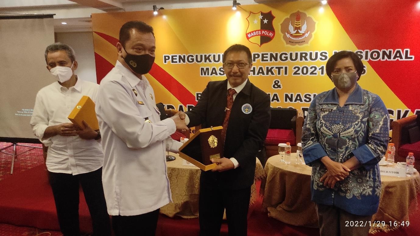 Irjen (Purn) Hamli dari BNPT (dua dari kiri), Ketum Pokdahkamtibmas Nasional Agenanda Djatmika, dan Kombes Ni Wayan Sri Yudayatni Wirawati