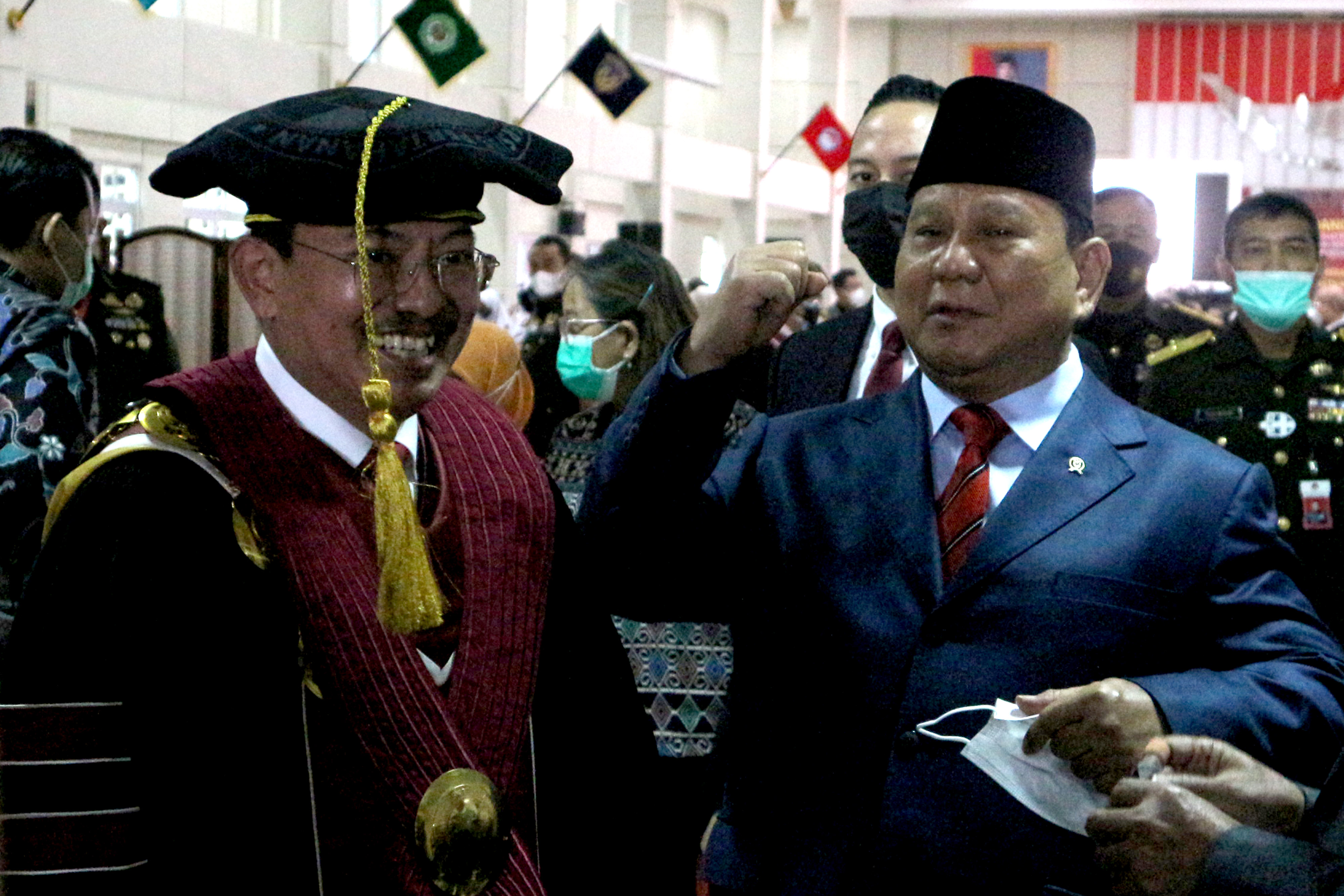 TERAWAN AGUS PUTRANTO MENERIMA GELAR PROFESOR KEHORMATAN.