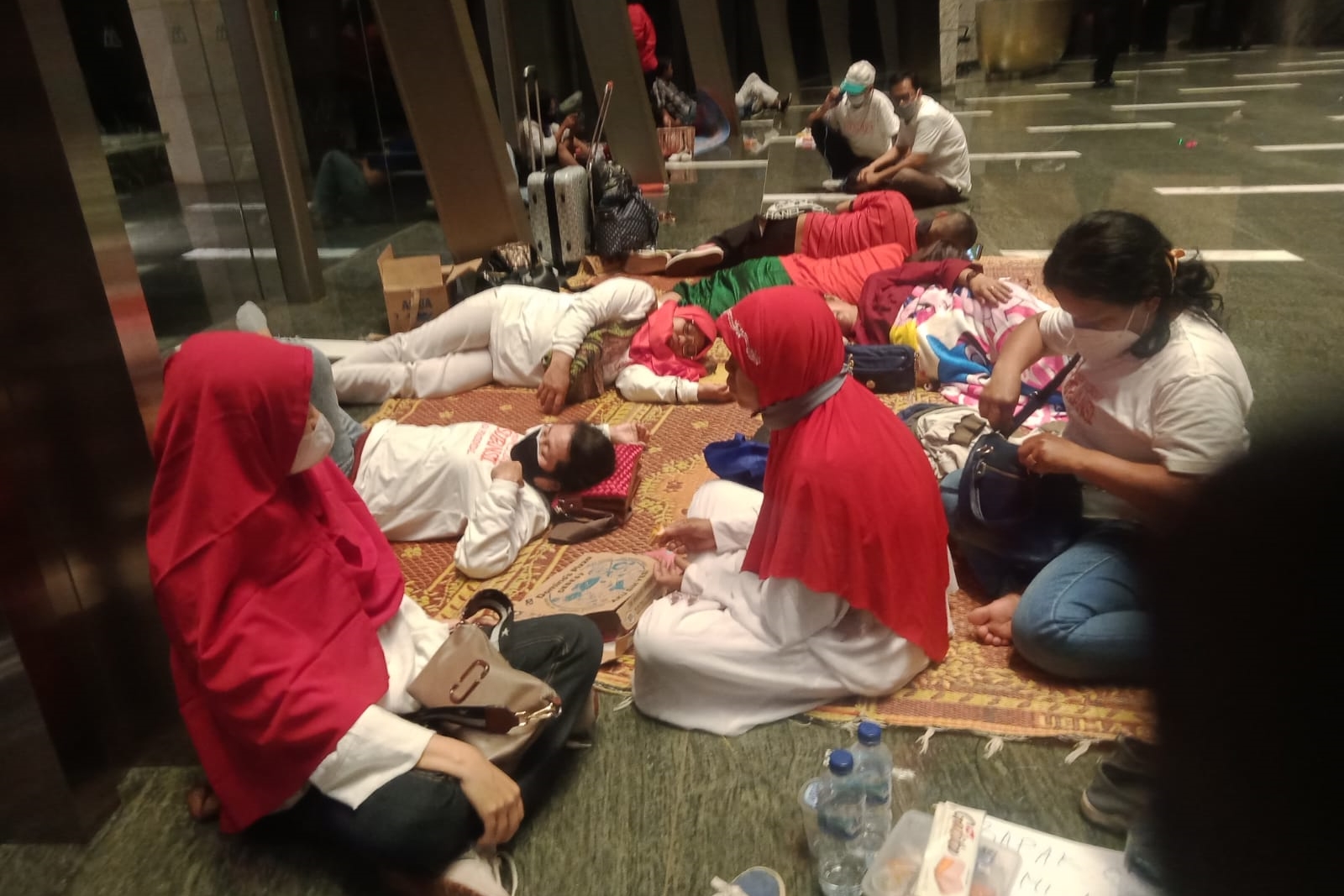 Para korban itu berasal dari beberapa daerah seperti Blitar, Sukabumi, Palembang, Jambi, Riau, Bandung, Medan, Surabaya, dan Madiun.