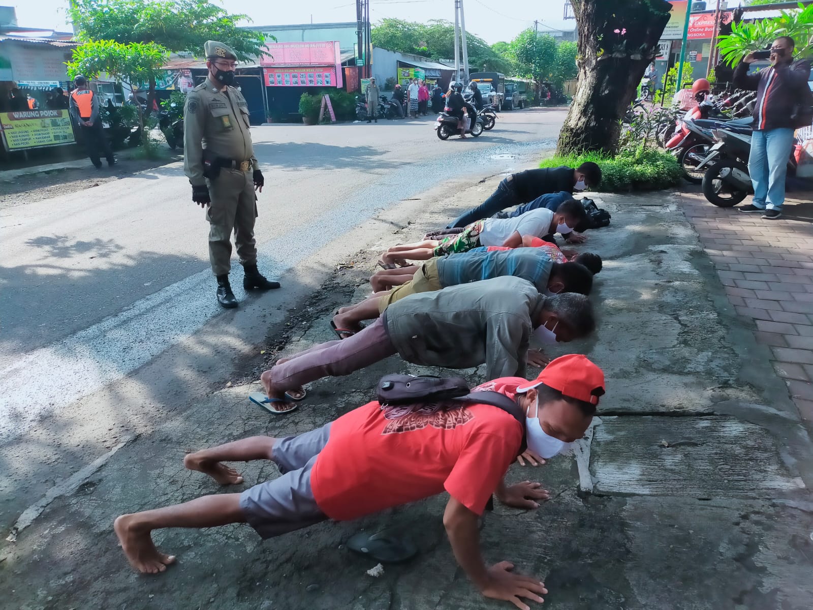 30 Orang Terjaring Razia Masker di Ubung Denpasar