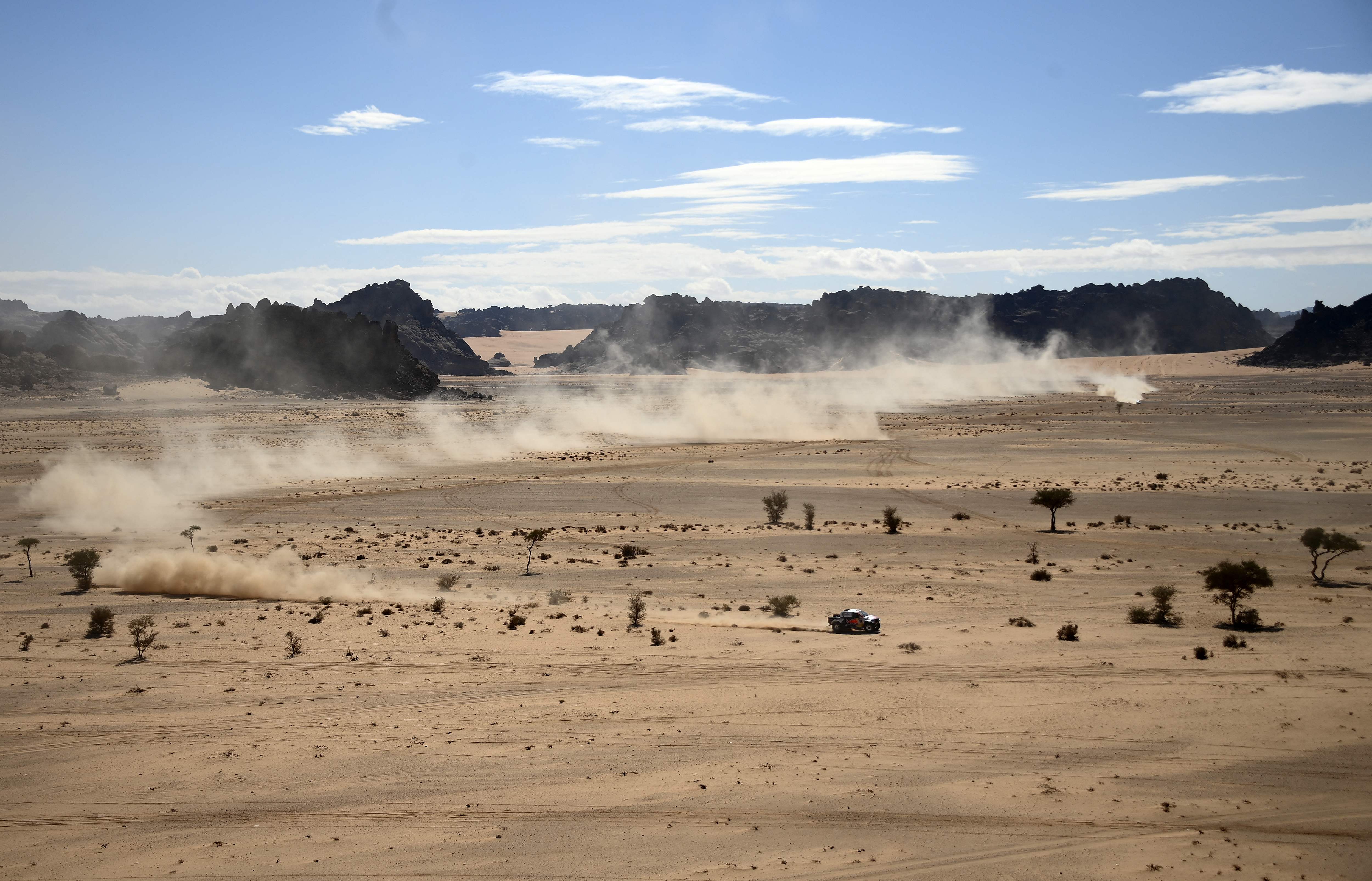 Nasser Al-Attiyah membalap di etape 1B Reli Dakar