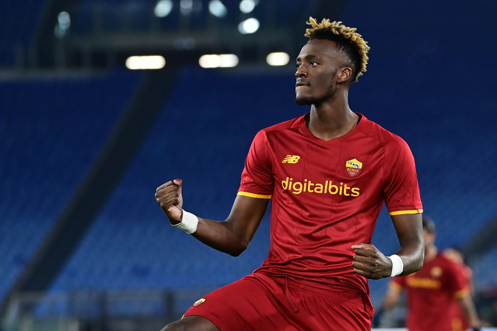 Penyreang AS Roma Tammy Abraham melakukan selebrasi usai mencetak gol ke gawang Lecce di laga Coppa Italia.