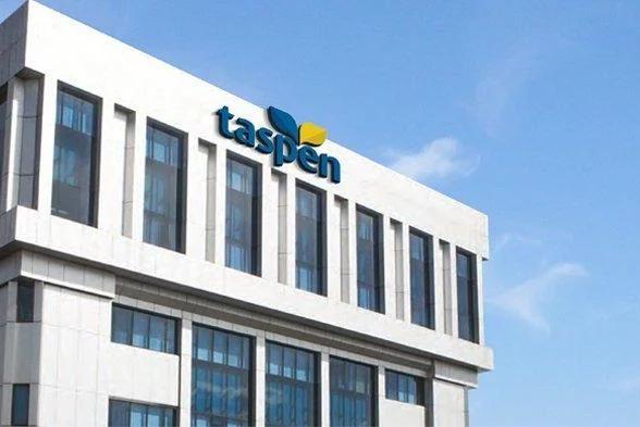 Logo Taspen terlihat di kantor BUMN asuransi itu.  