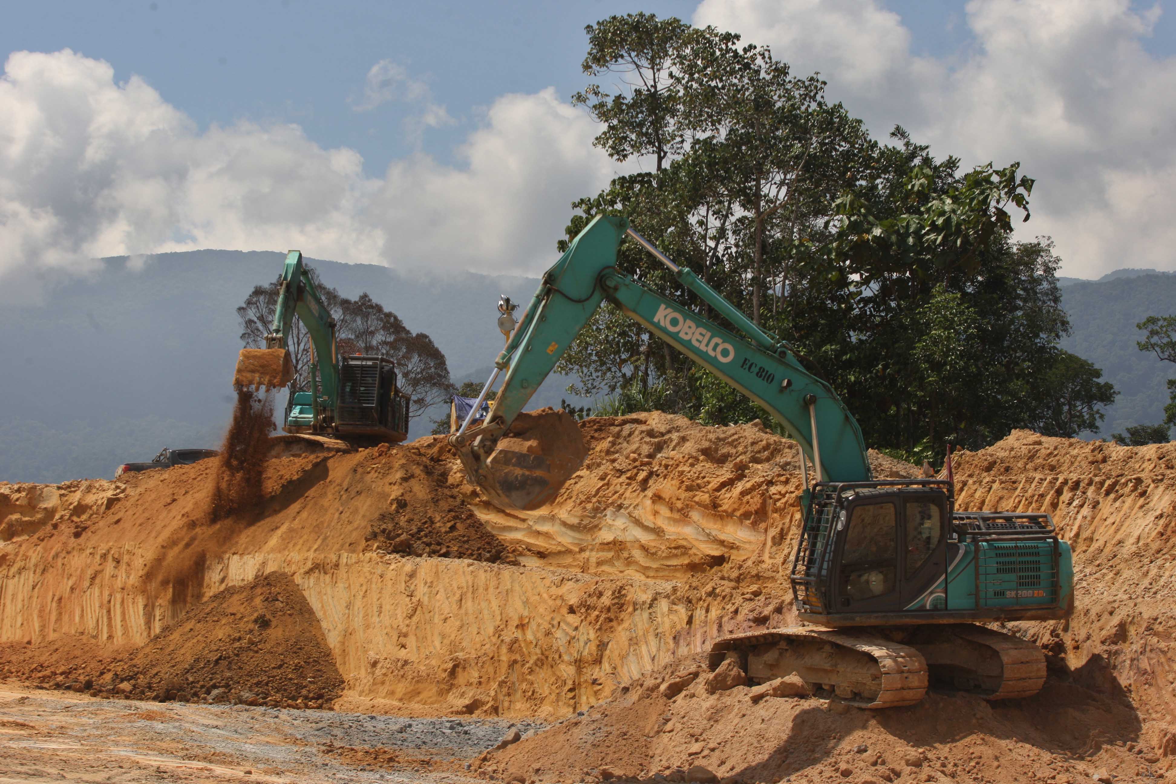 Aktivitas pertambangan bauksit di Kalimantan Barat