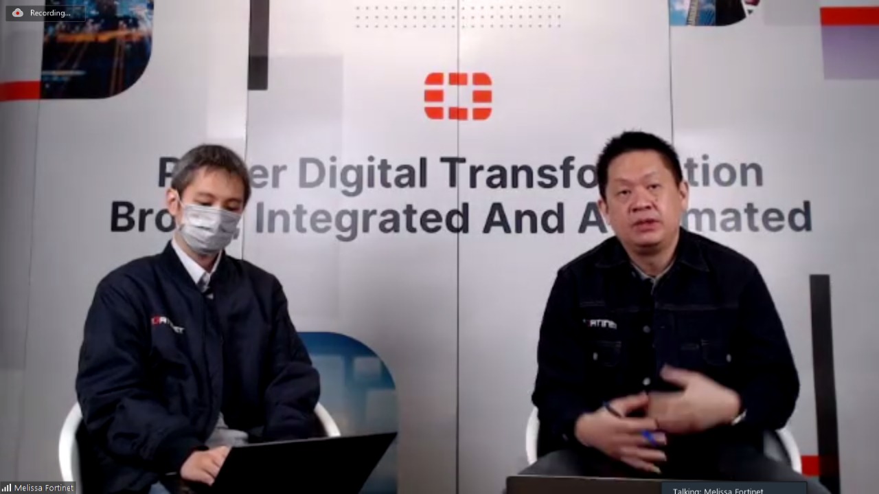 Country Director Fortinet Indonesia Edwin Lim (kanan) dan Head of Security Consultant Fortinet Kurniawan Darmanto (kiri). 