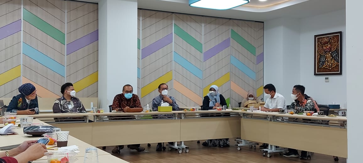  Tim Stafsus Wapres menggelar Focus Group Discussion (FGD) secara hybrid untuk mendorong produk halal. 