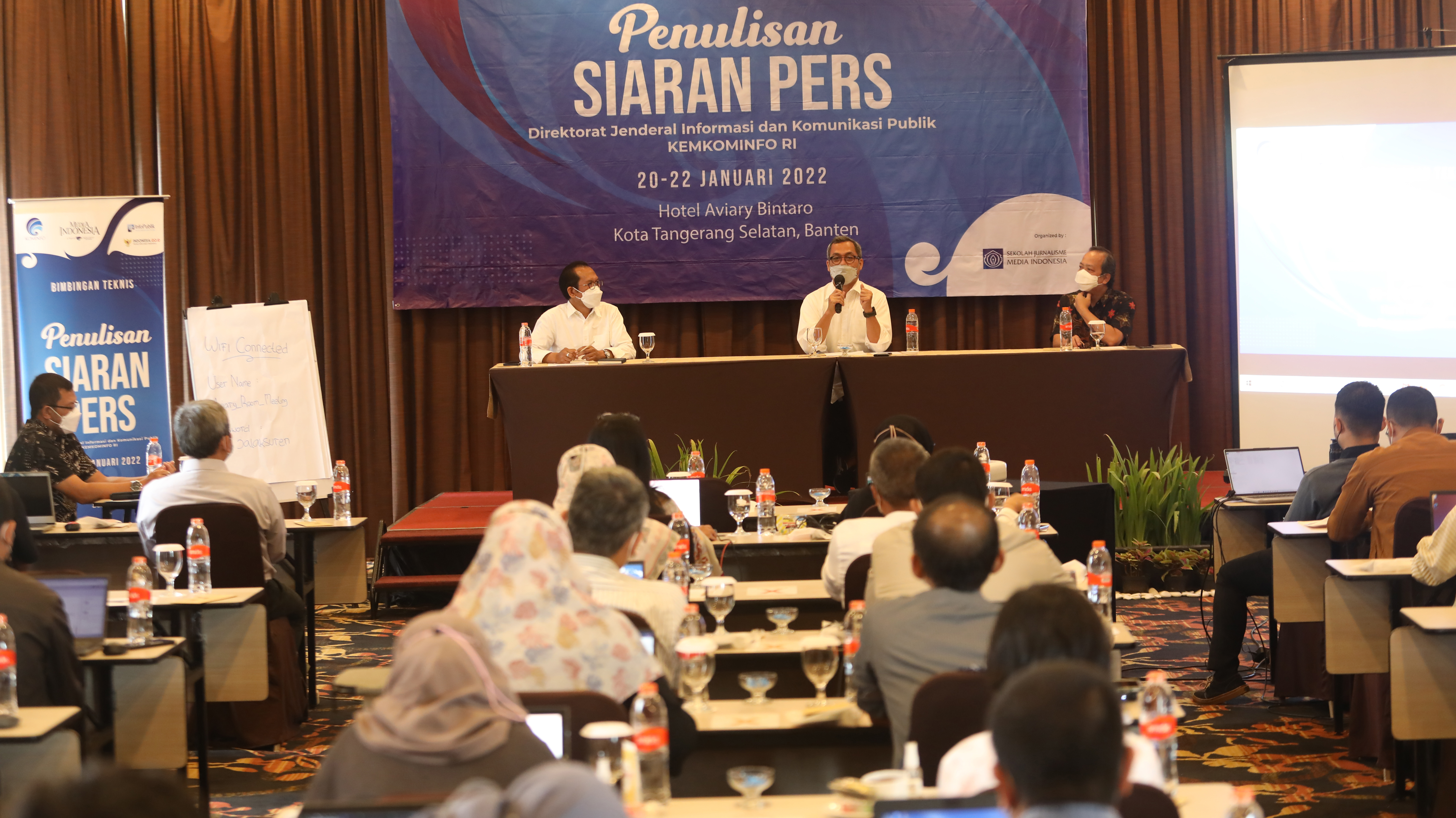 Dirjen IKP Usman Kansong membuka workshop penulisan siaran pers.