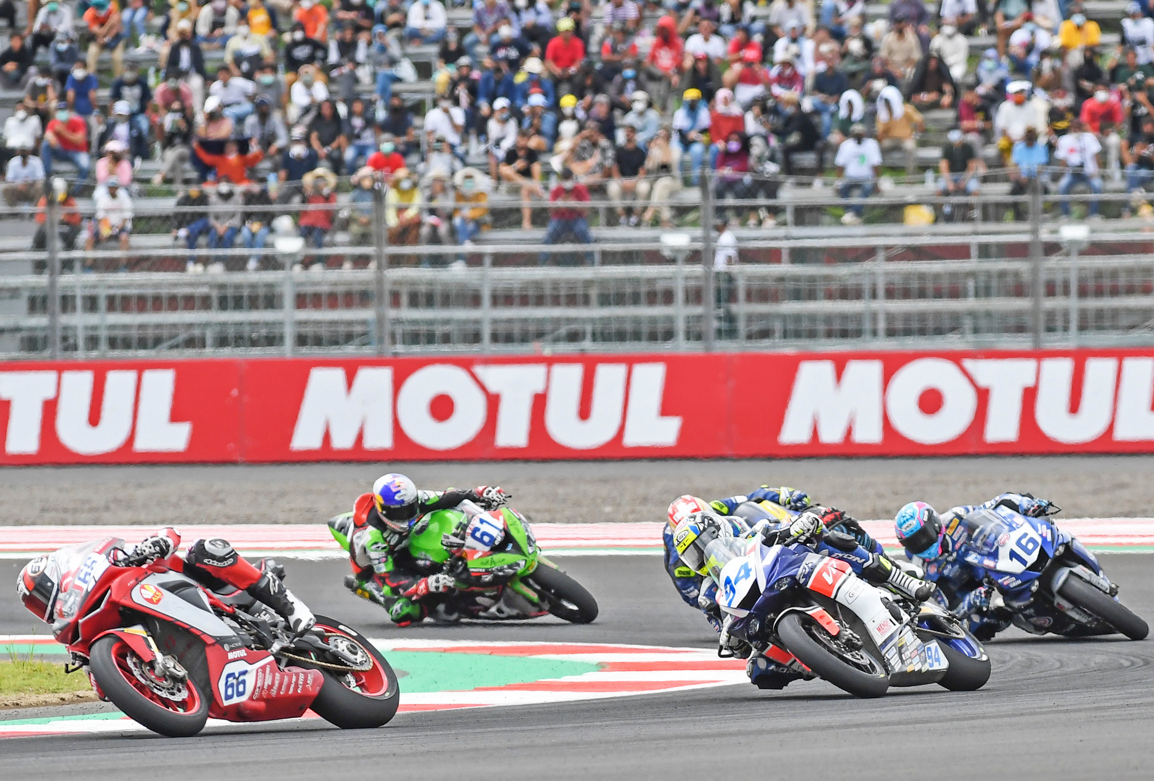 Balapan di Sirkuit Mandalika