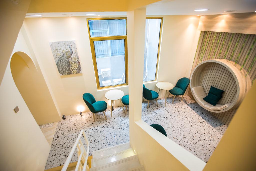 Fenomena inilah yang memunculkan banyak merek lokal hadir menawarkan berbagai perawatan mulai dari produk hingga treatment kecantikan. 