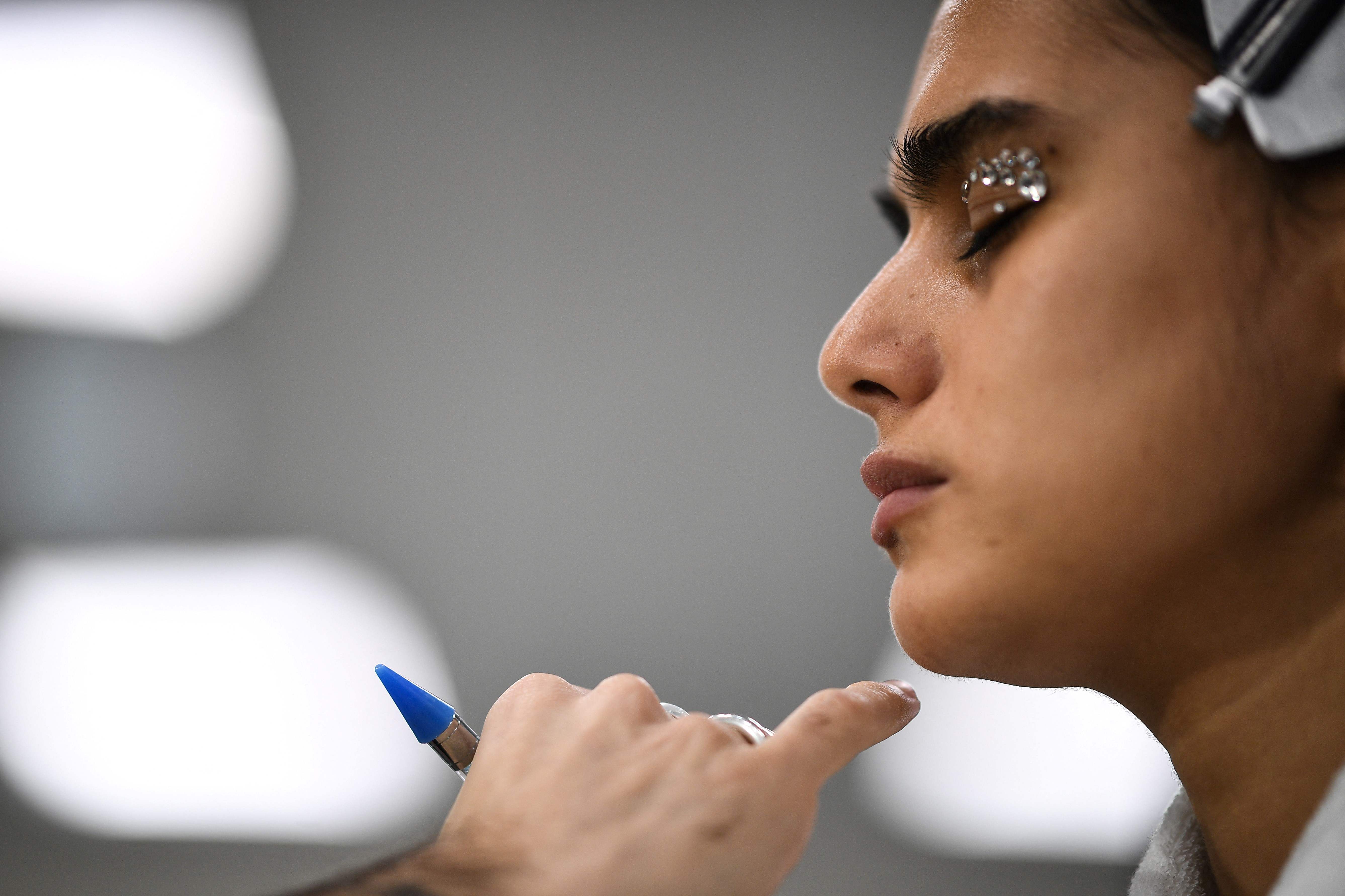 Ilustrasi perawatan kulit wajah.