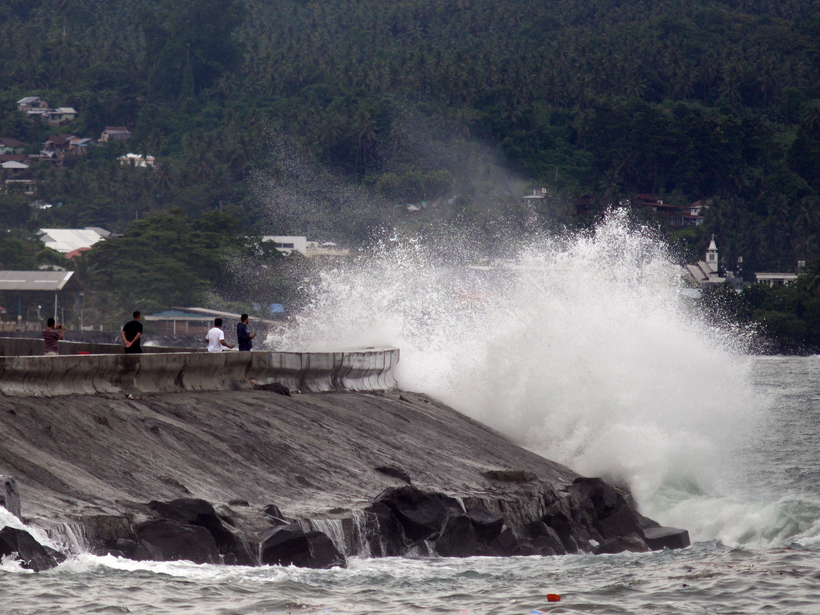 Ilustrasi gelombang tinggi.