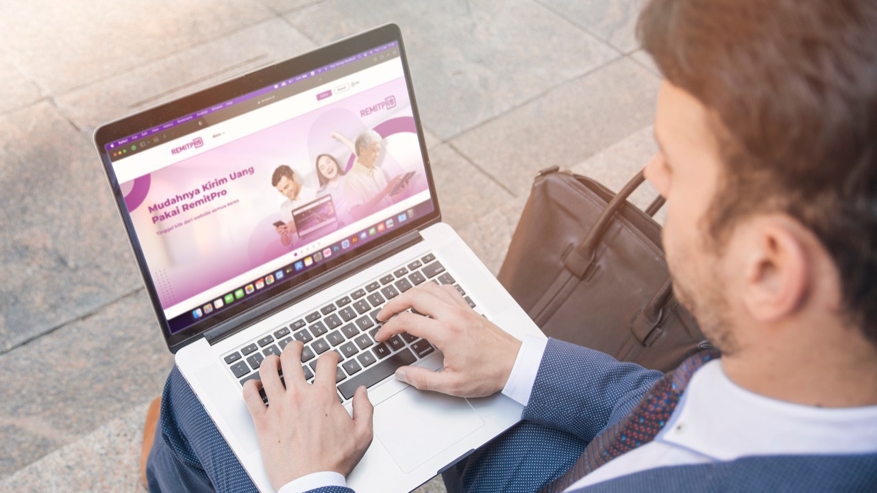 Pengiriman uang dapat dilakukan secara self service. 